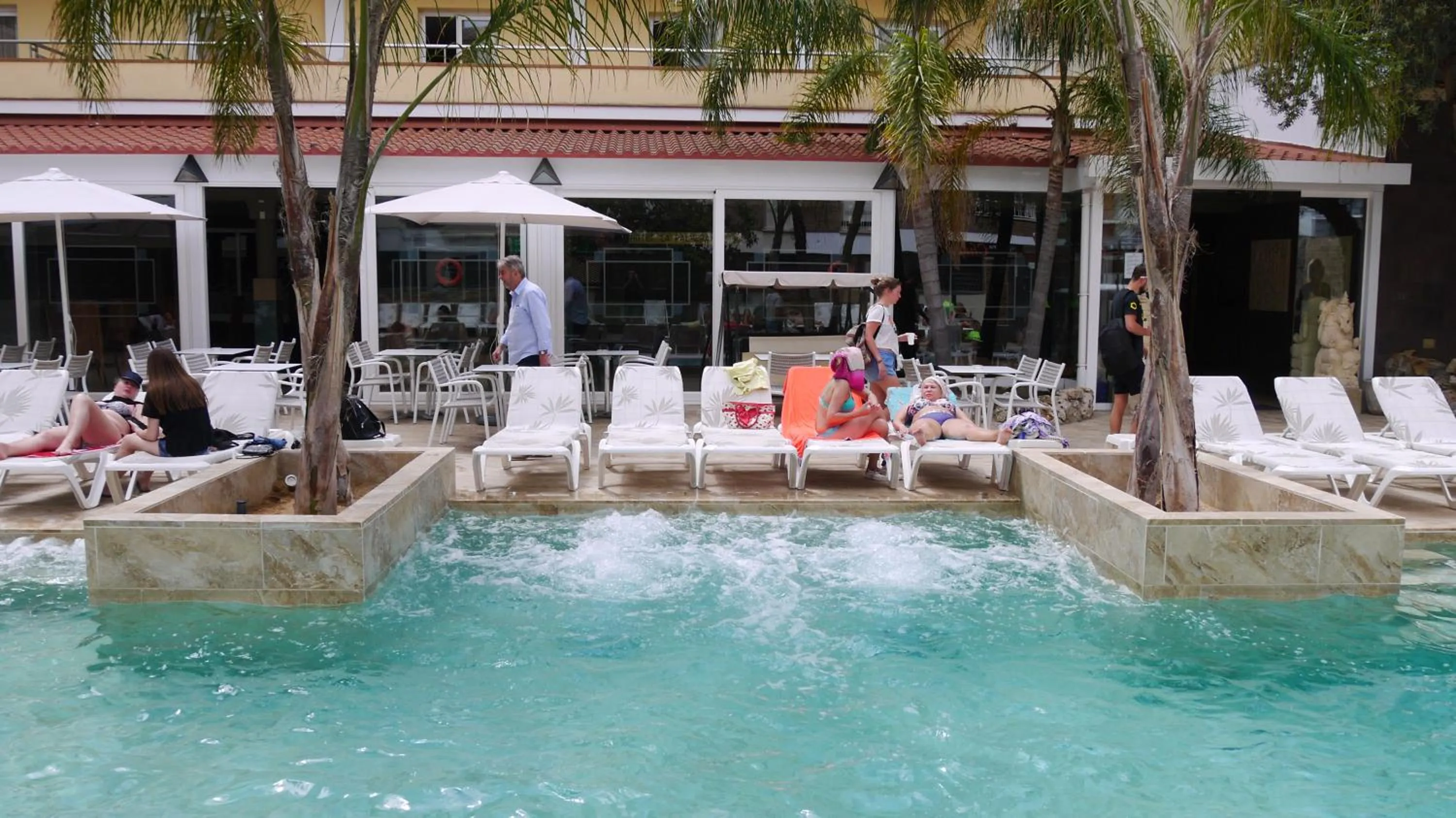 Swimming pool in Hotel la Palmera & Spa