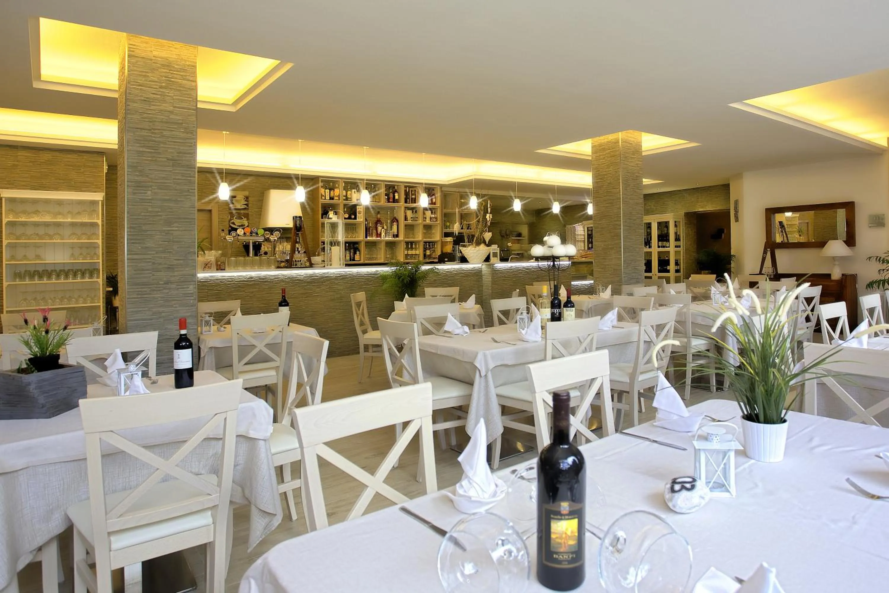 Restaurant/places to eat in Residence Delle Rose
