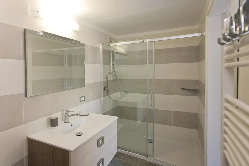 Shower in Residence Delle Rose