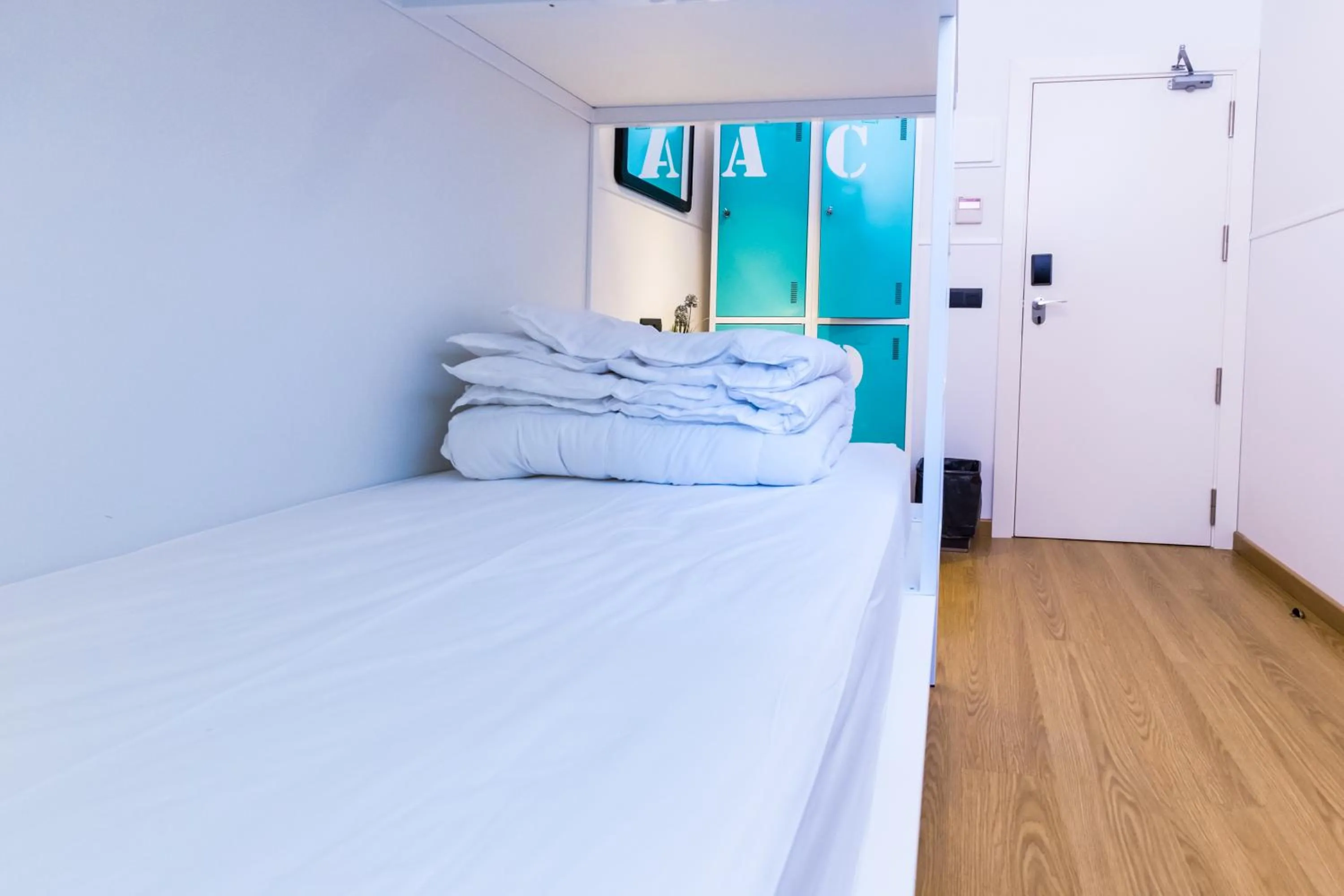 Photo of the whole room, Bed in Far Home Bernabeu