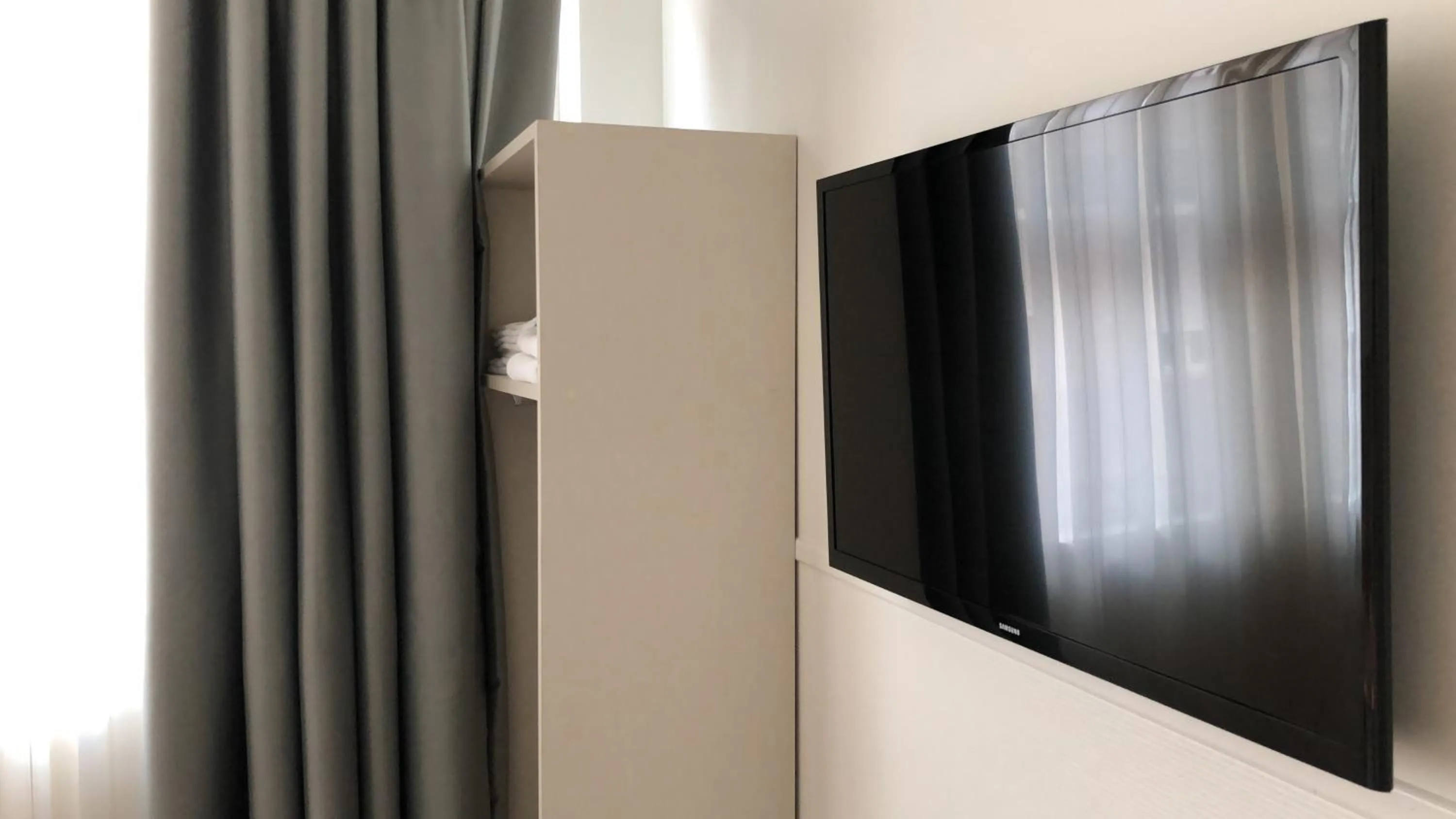 Photo of the whole room in Far Home Bernabeu