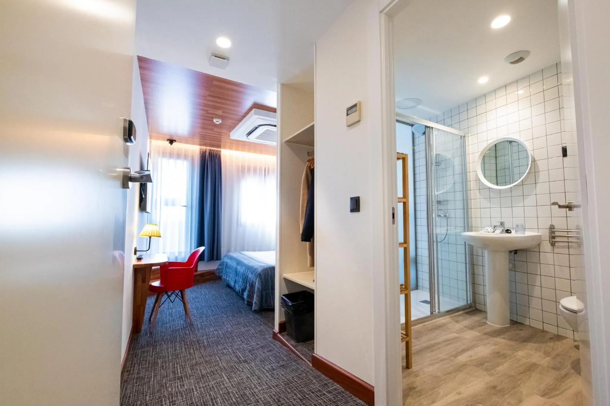 Shower in Far Home Bernabeu