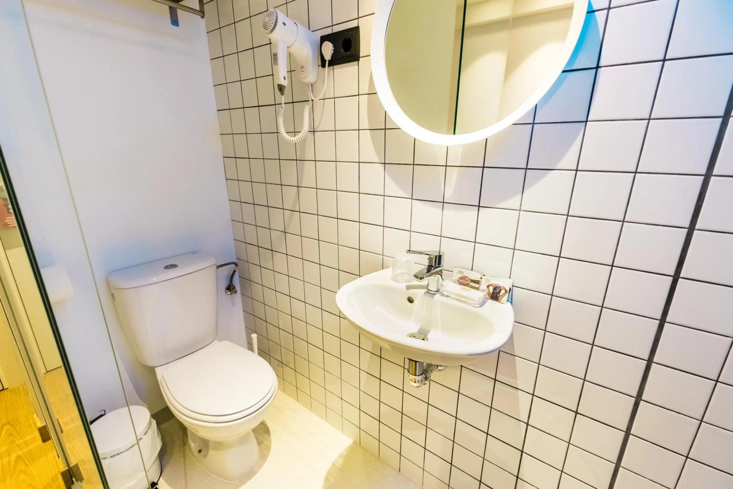 Bathroom in Far Home Bernabeu