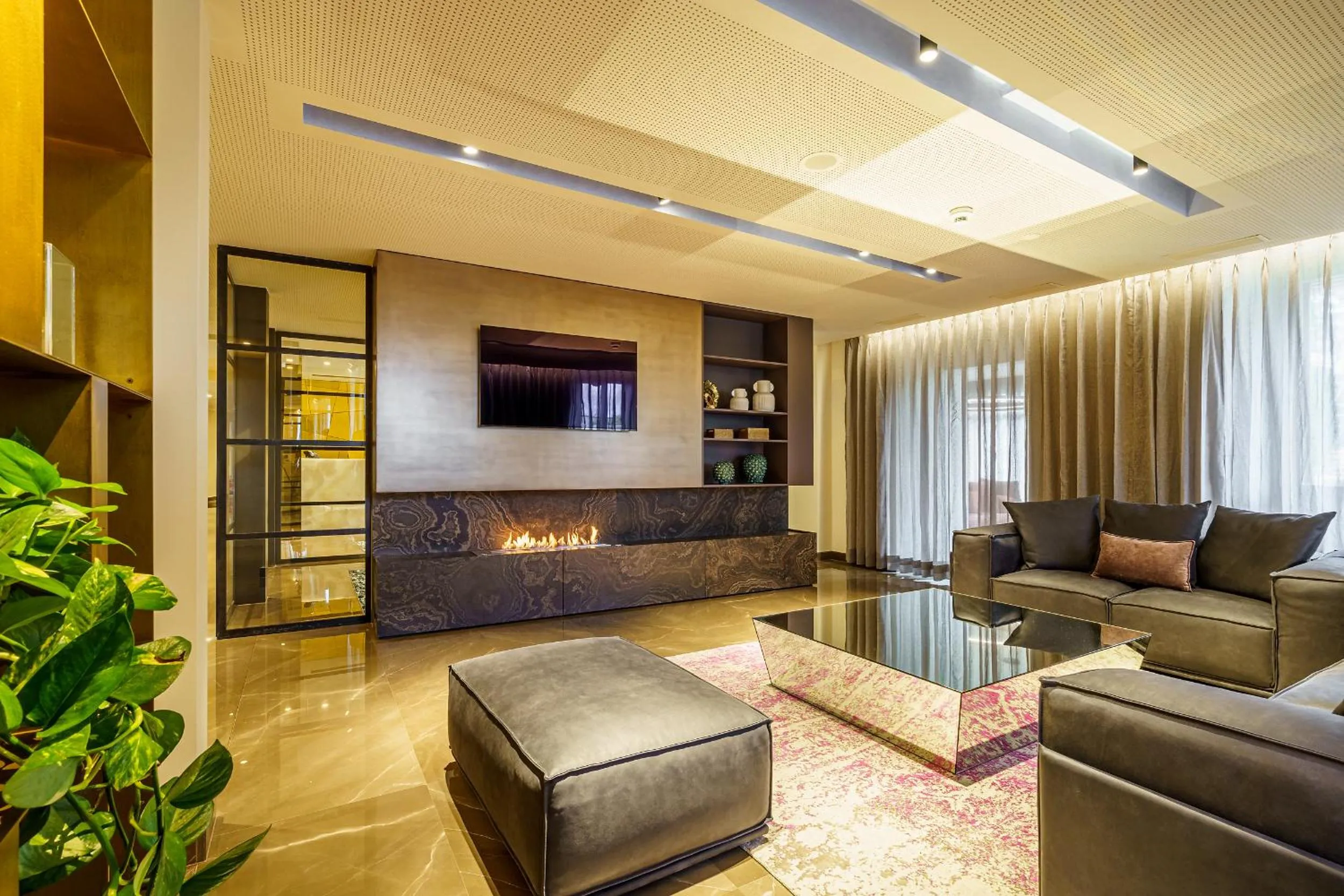 Communal lounge/ TV room in Hotel Du Nord