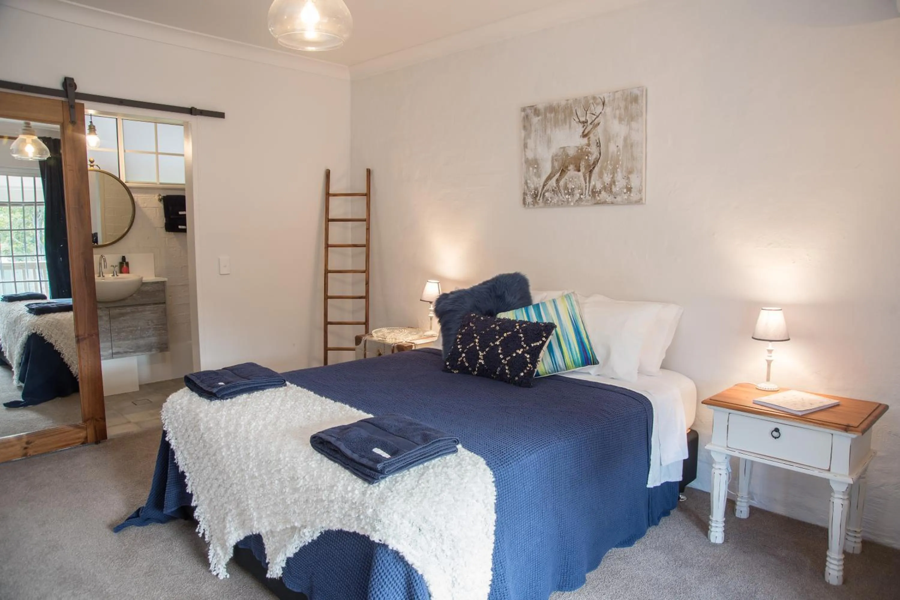 Bedroom, Bed in Angel Sussurri