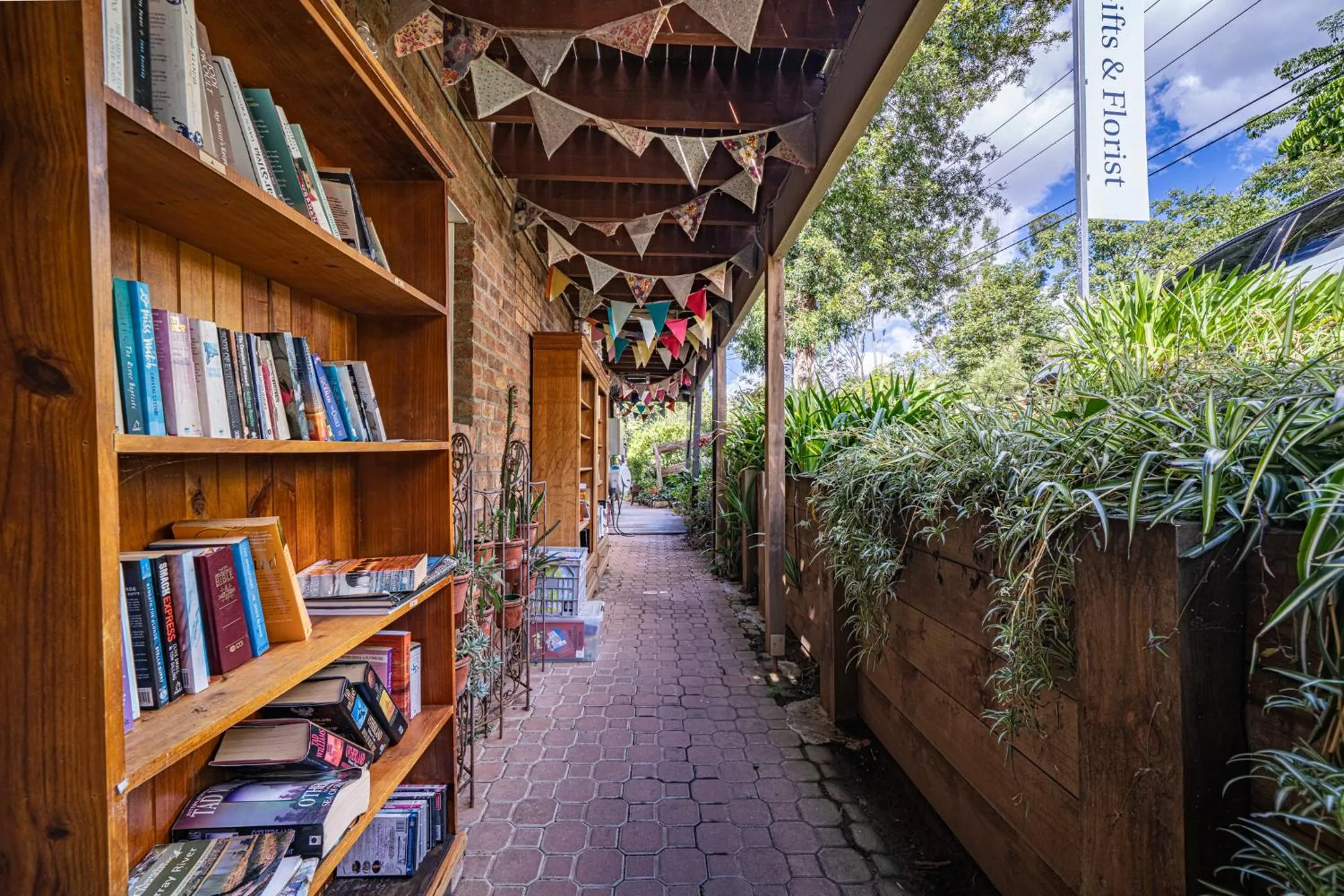 Library in Angel Sussurri