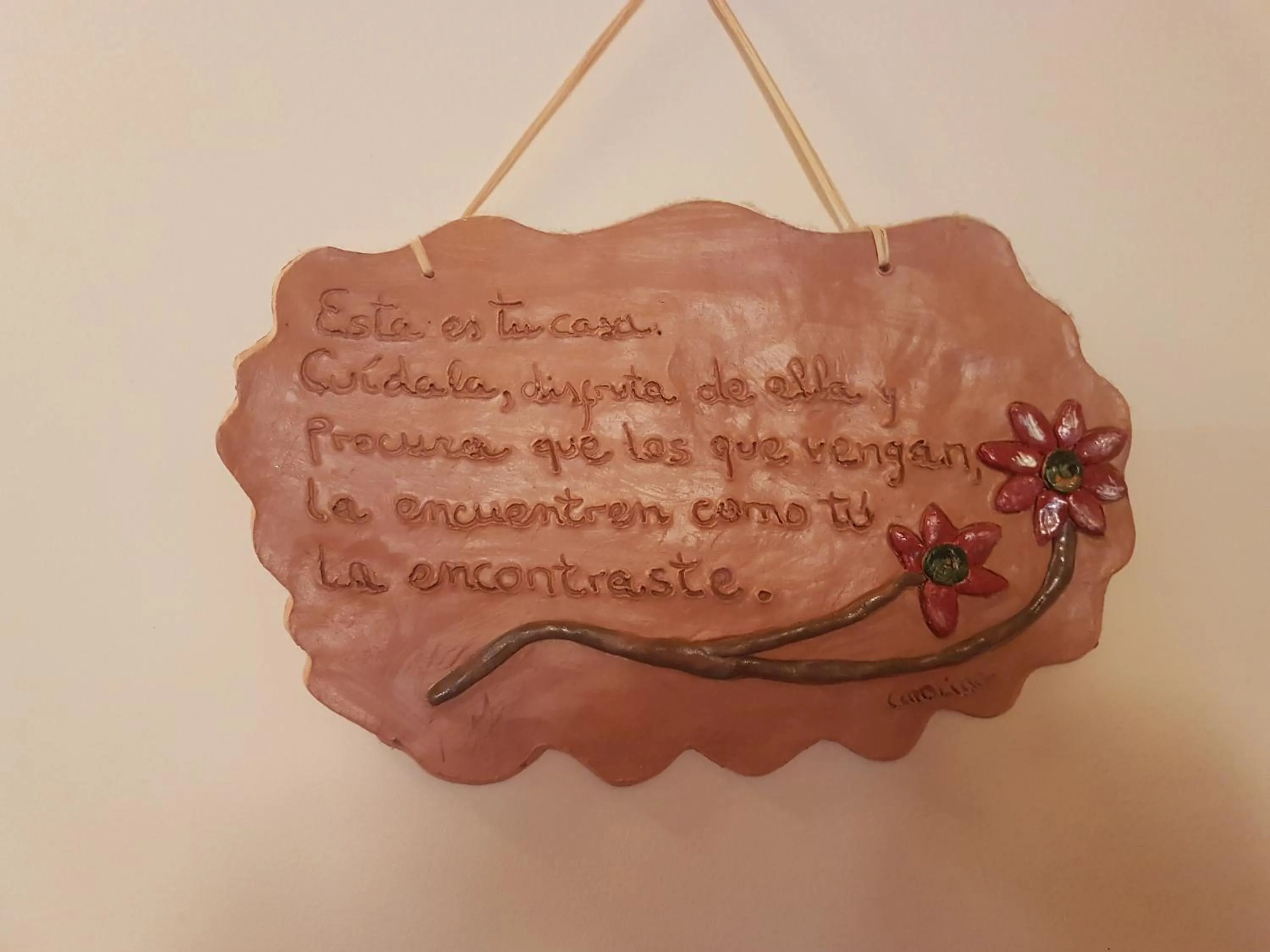 Text overlay in Apartamentos El Pedrayu