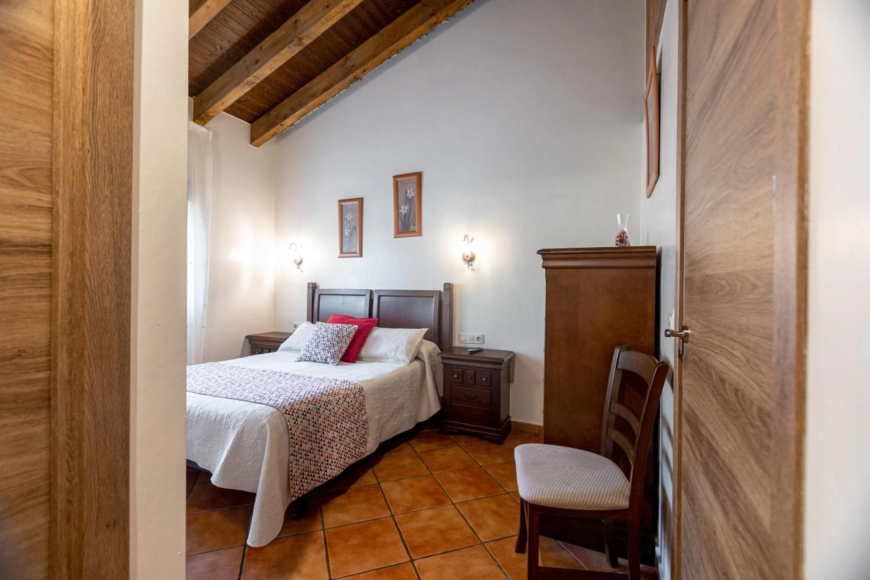 Decorative detail, Bed in Apartamentos El Pedrayu