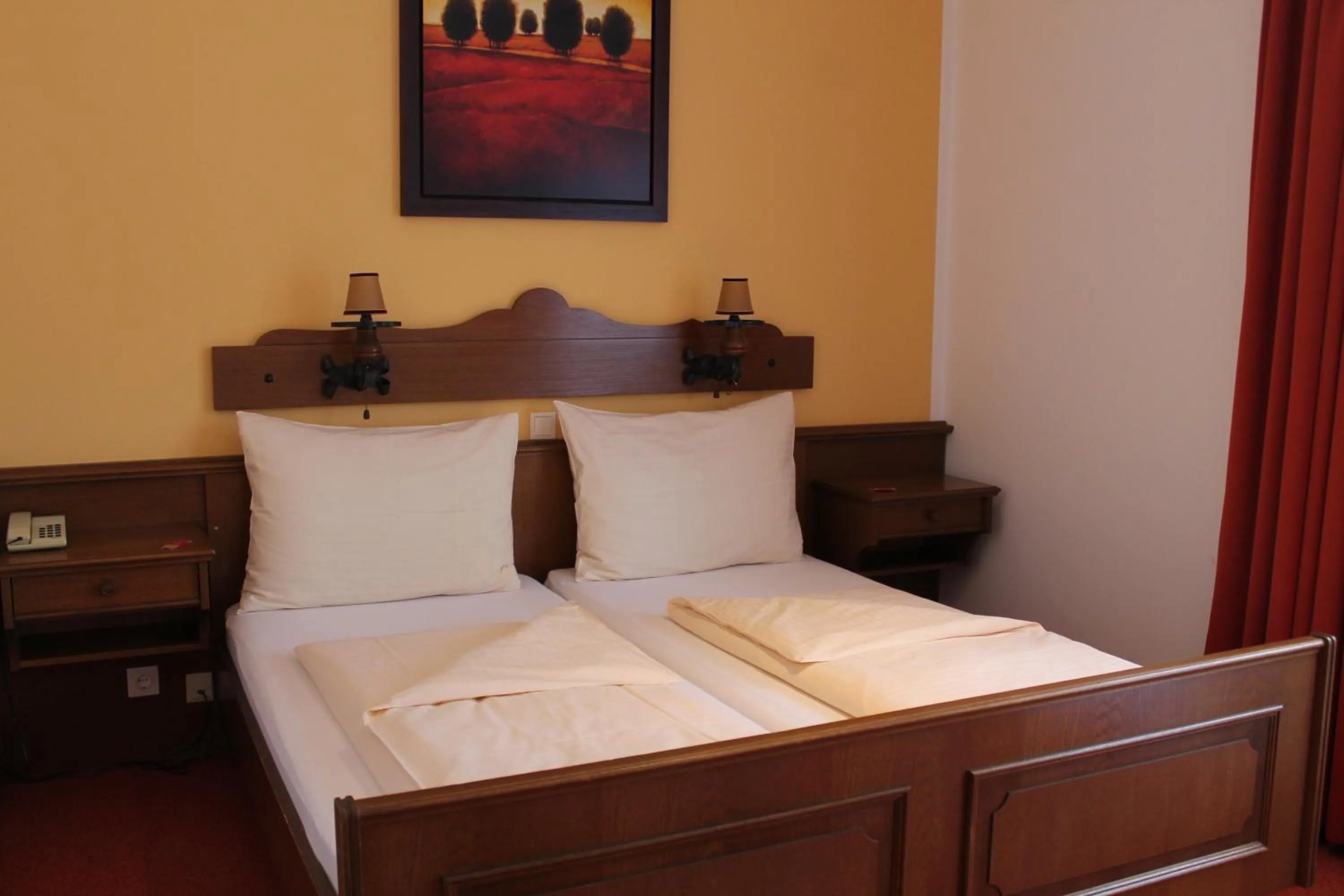 Photo of the whole room, Bed in Hotel Restaurant Schwartz