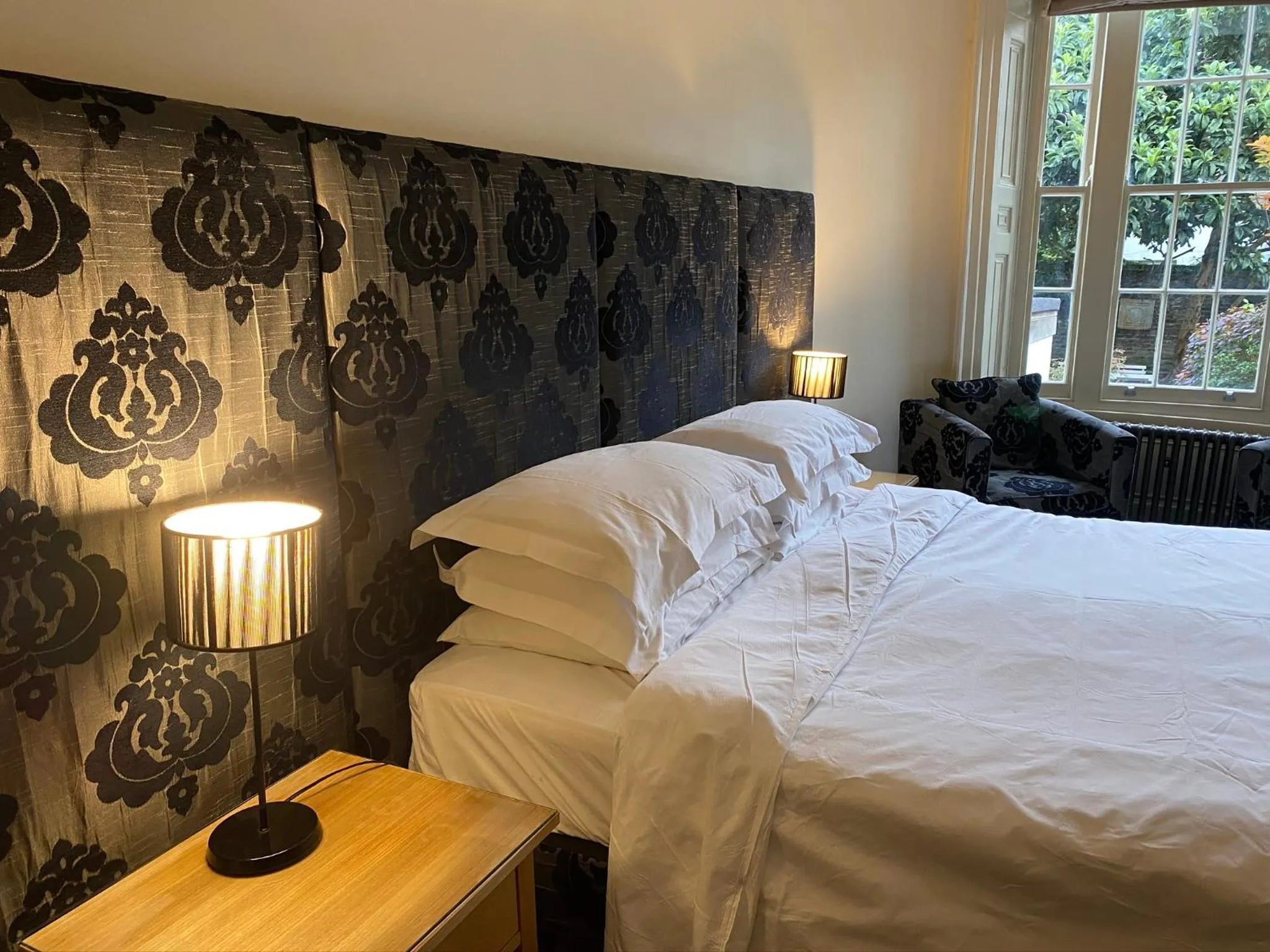 Bed in Kennington B & B