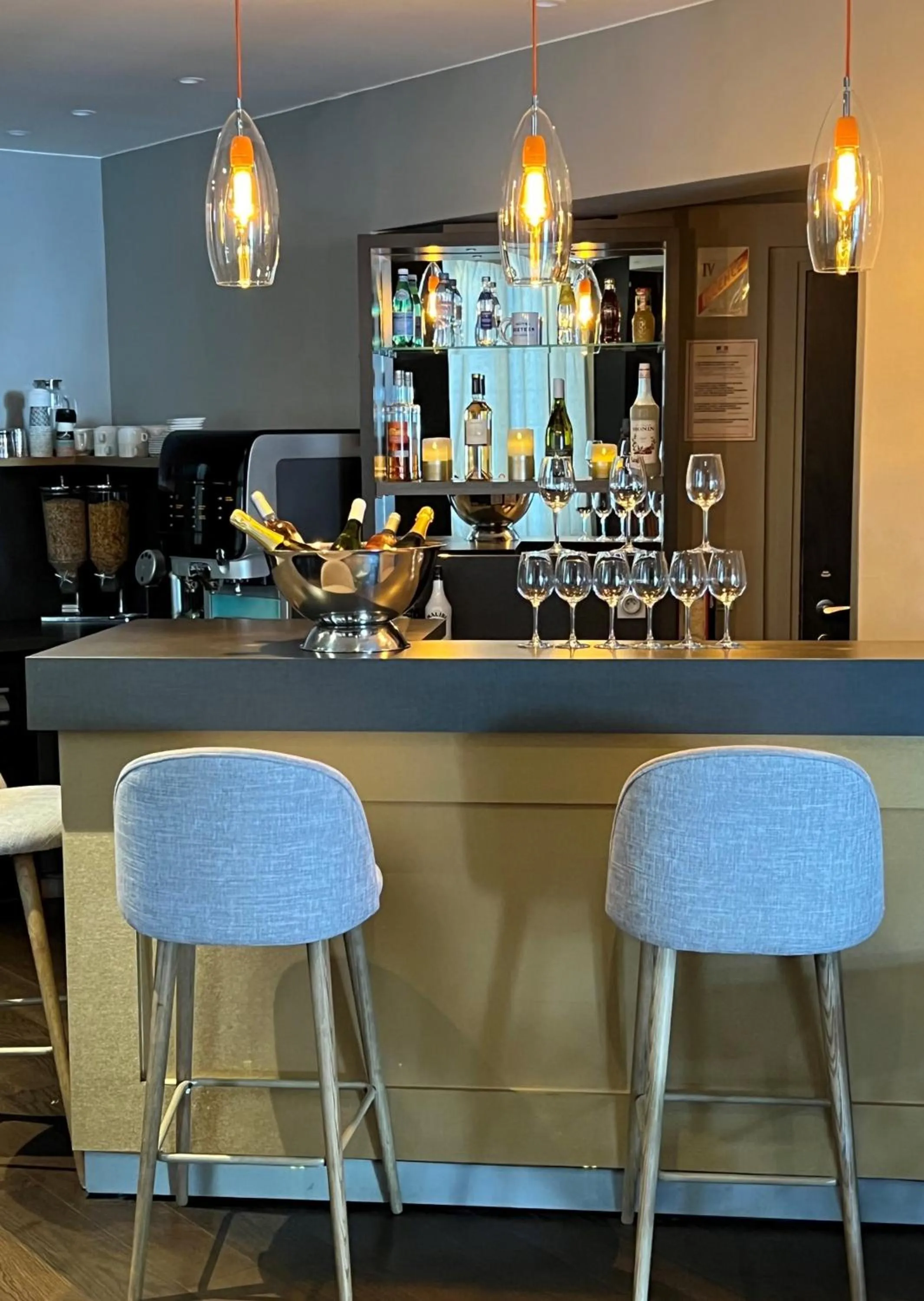 Lounge or bar in Hotel Sixteen Paris Montrouge