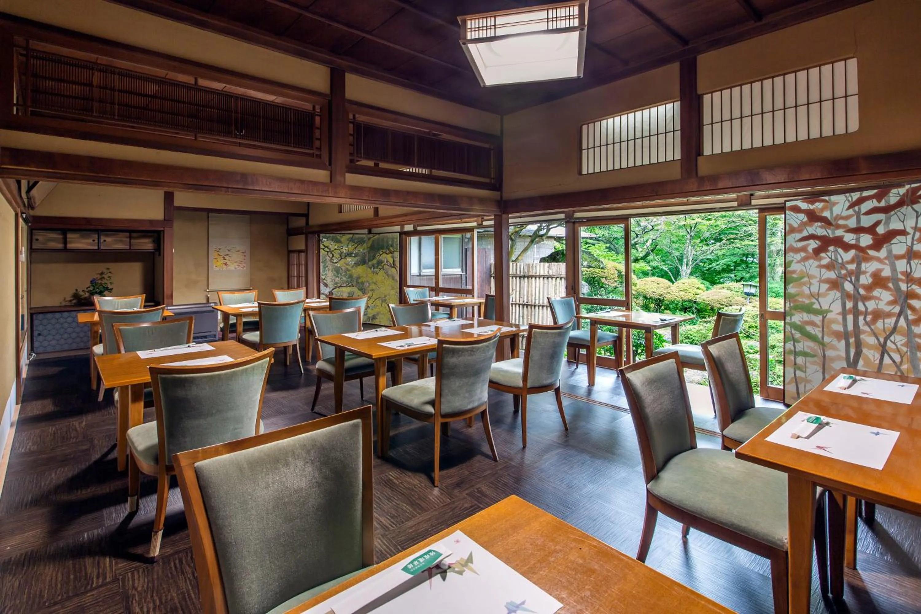 Restaurant/places to eat in Gora Kansuiro