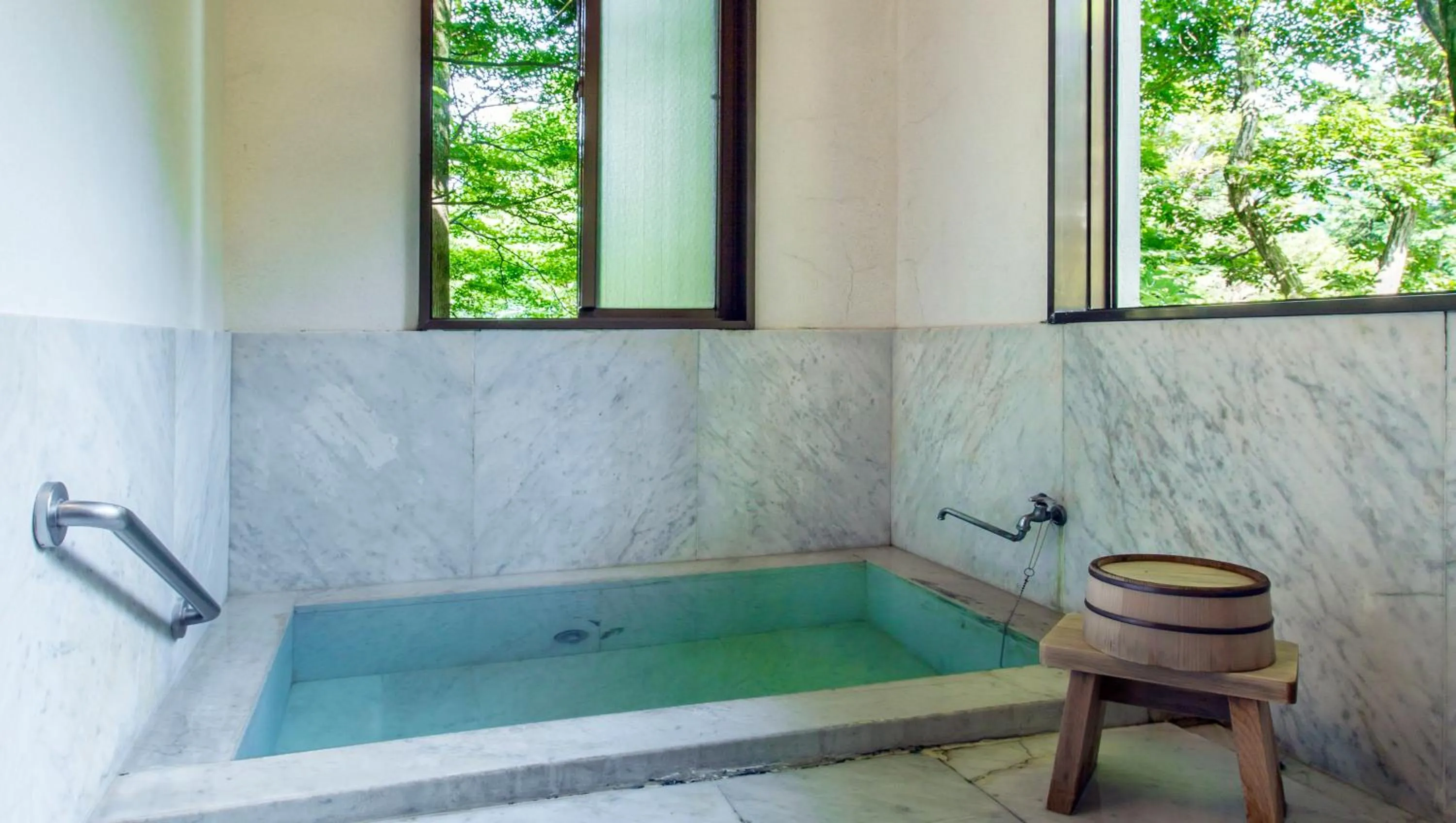 Hot Spring Bath in Gora Kansuiro