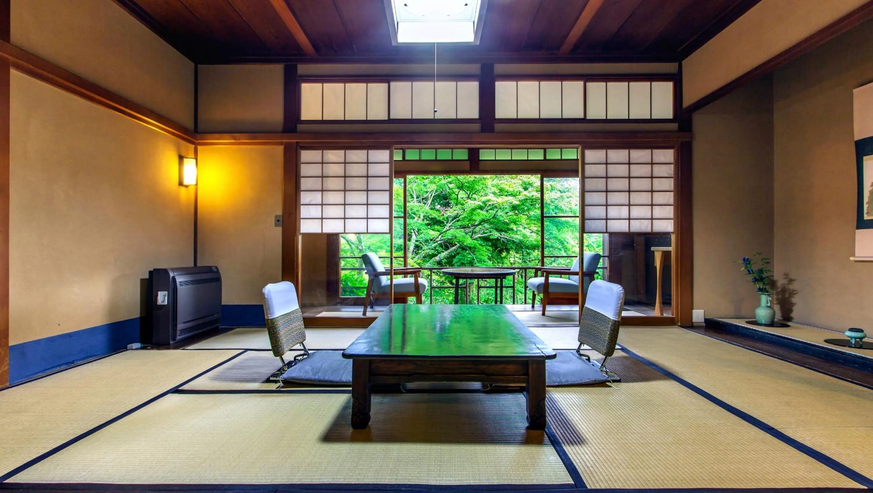 Photo of the whole room in Gora Kansuiro