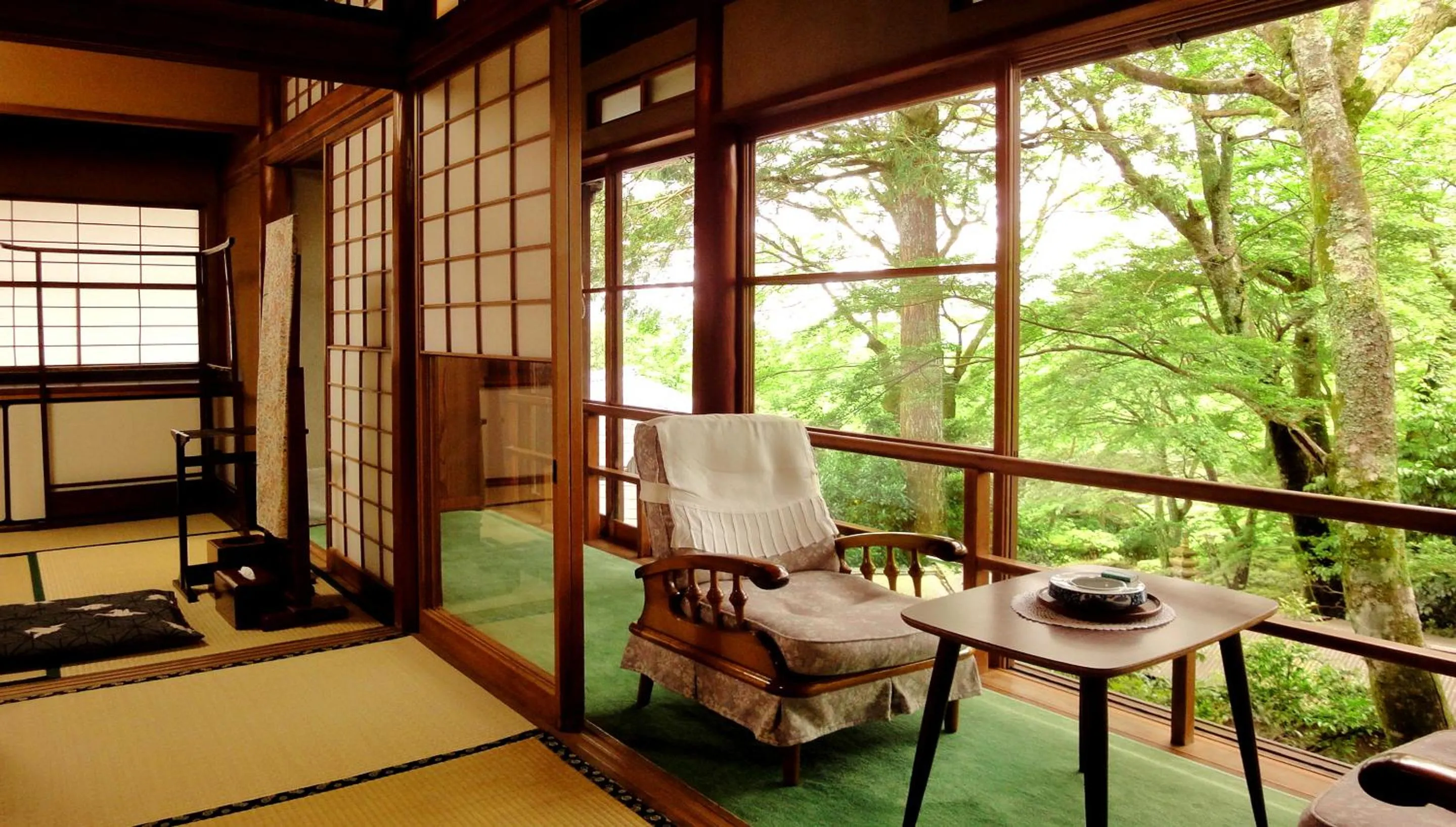 Photo of the whole room in Gora Kansuiro