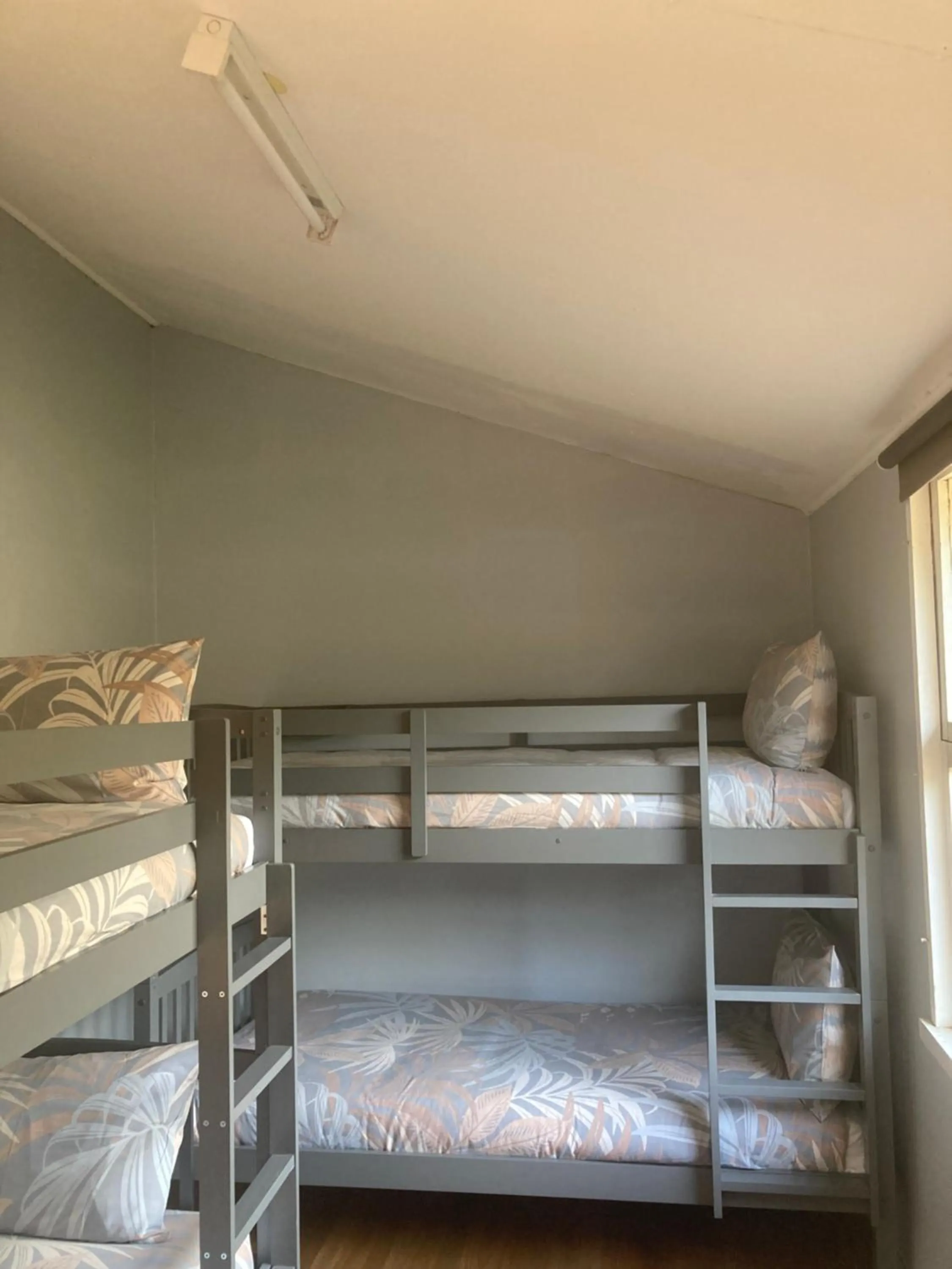 bunk bed, Bed in Bright Cabin Park