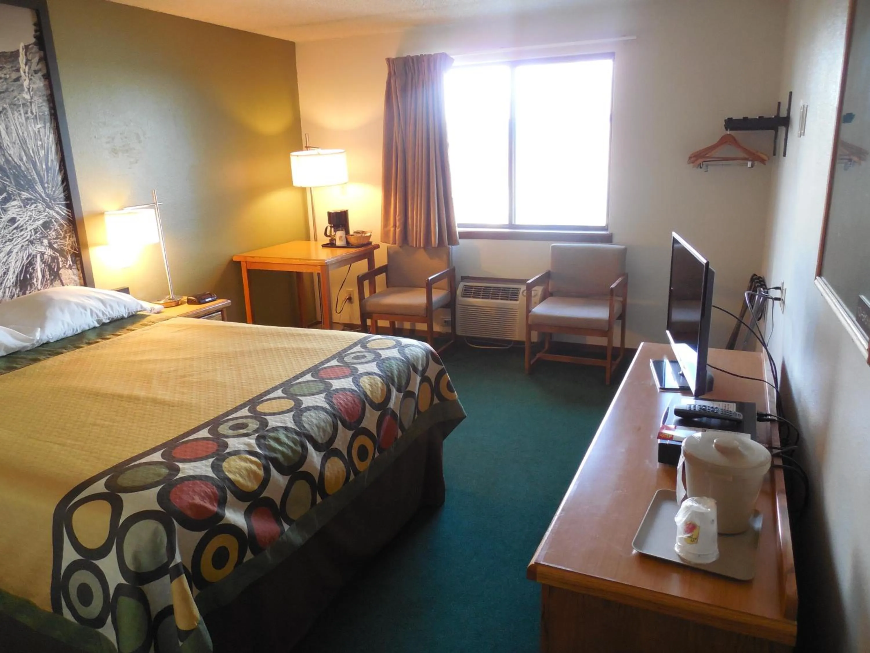 Bedroom, Bed in Super 8 by Wyndham Buffalo