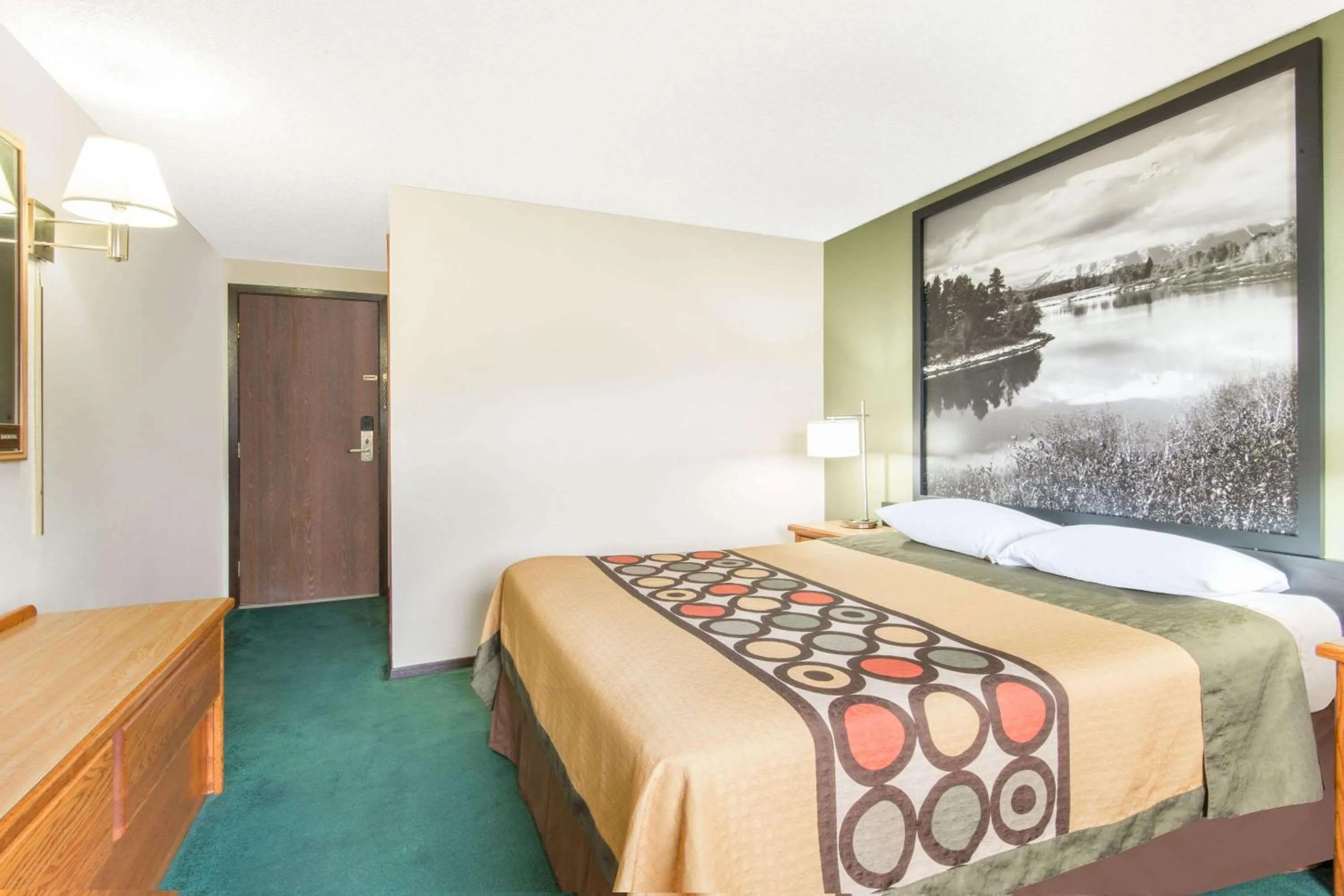 Photo of the whole room, Bed in Super 8 by Wyndham Buffalo