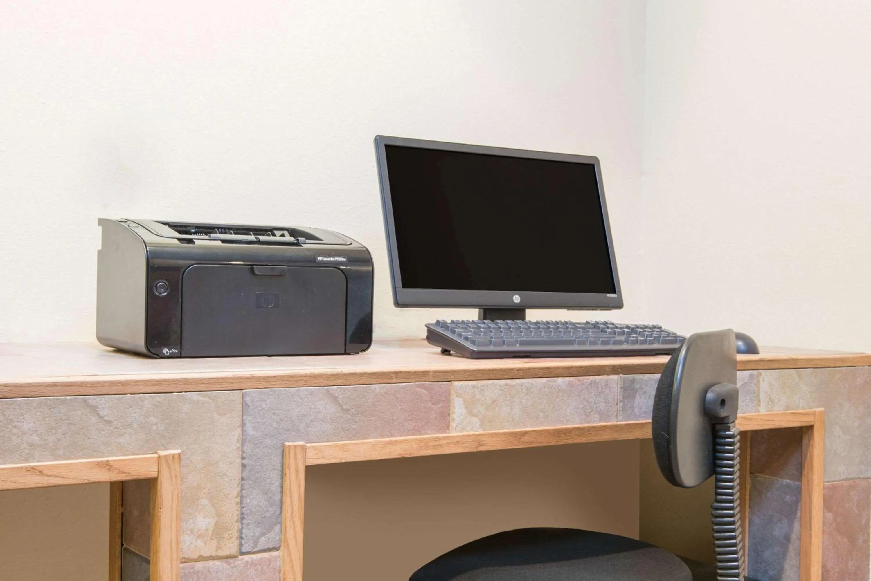 Restaurant/places to eat in Super 8 by Wyndham Buffalo