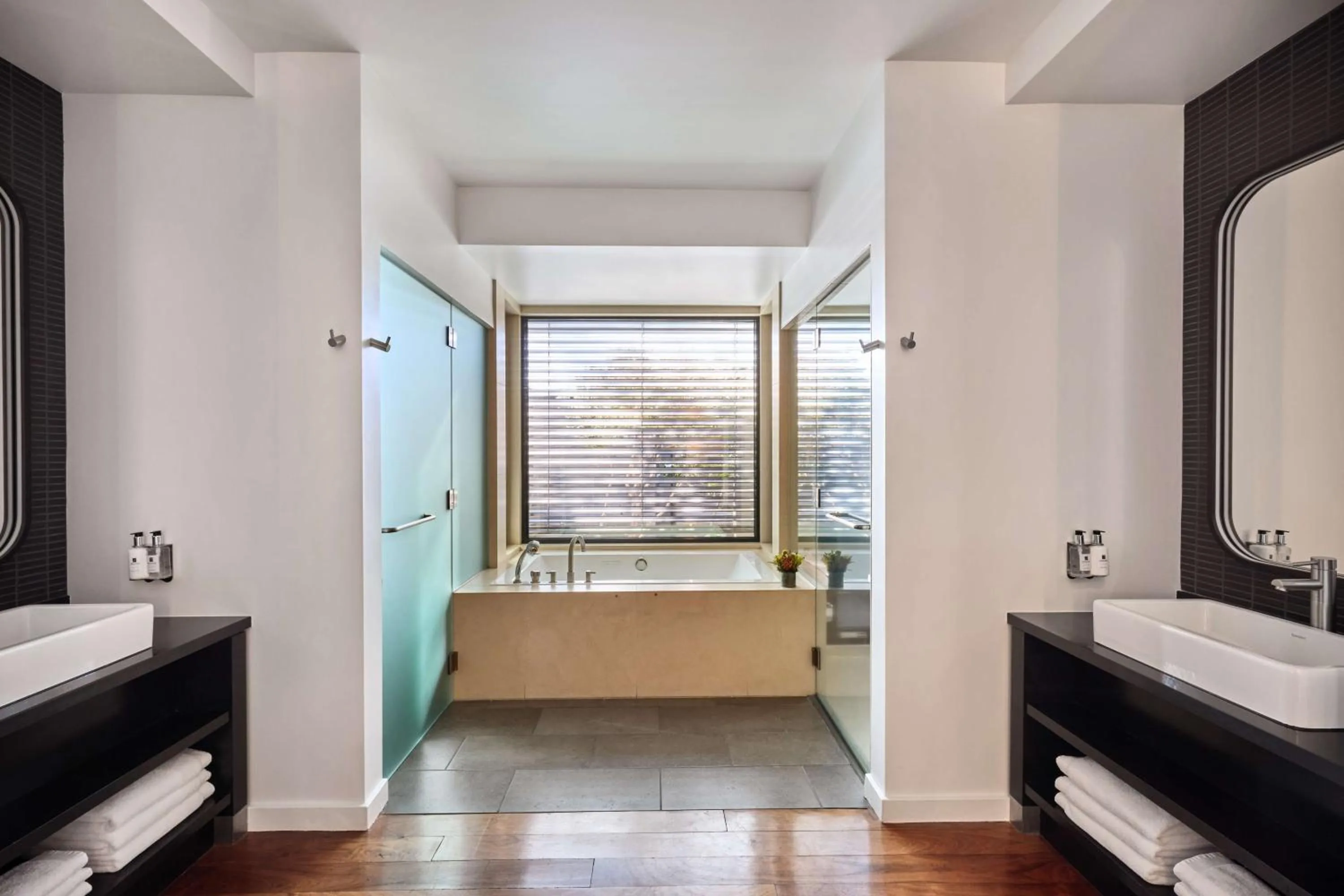 Bathroom, Bed in Bardessono Hotel and Spa