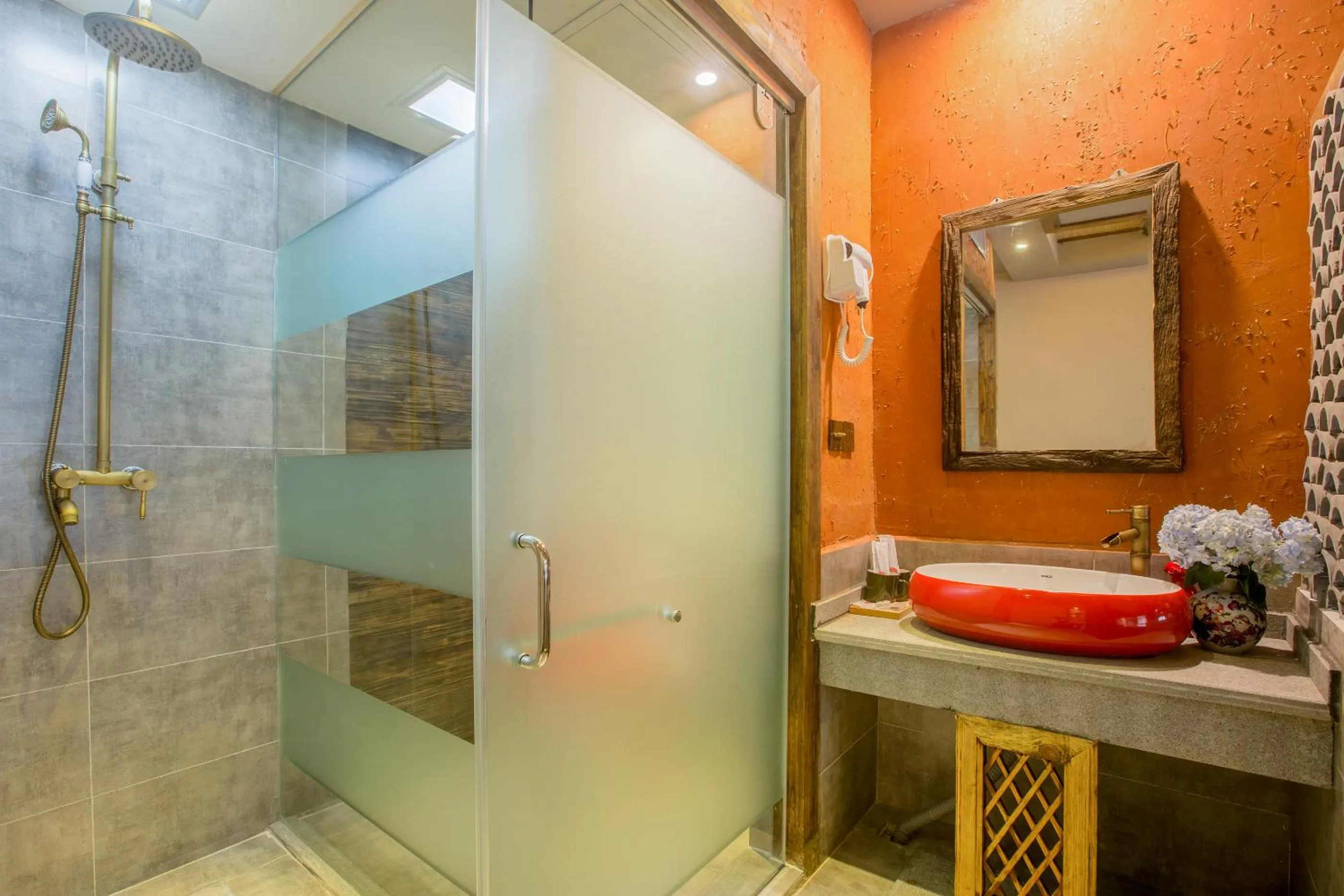 Shower in Old Story Inn Lijiang Old Town