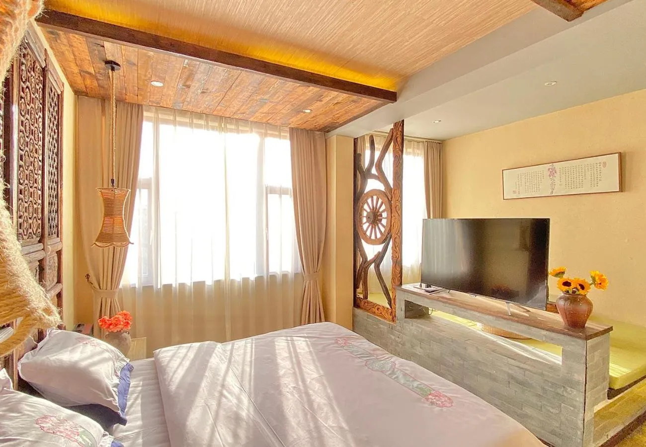 Bed in Old Story Inn Lijiang Old Town