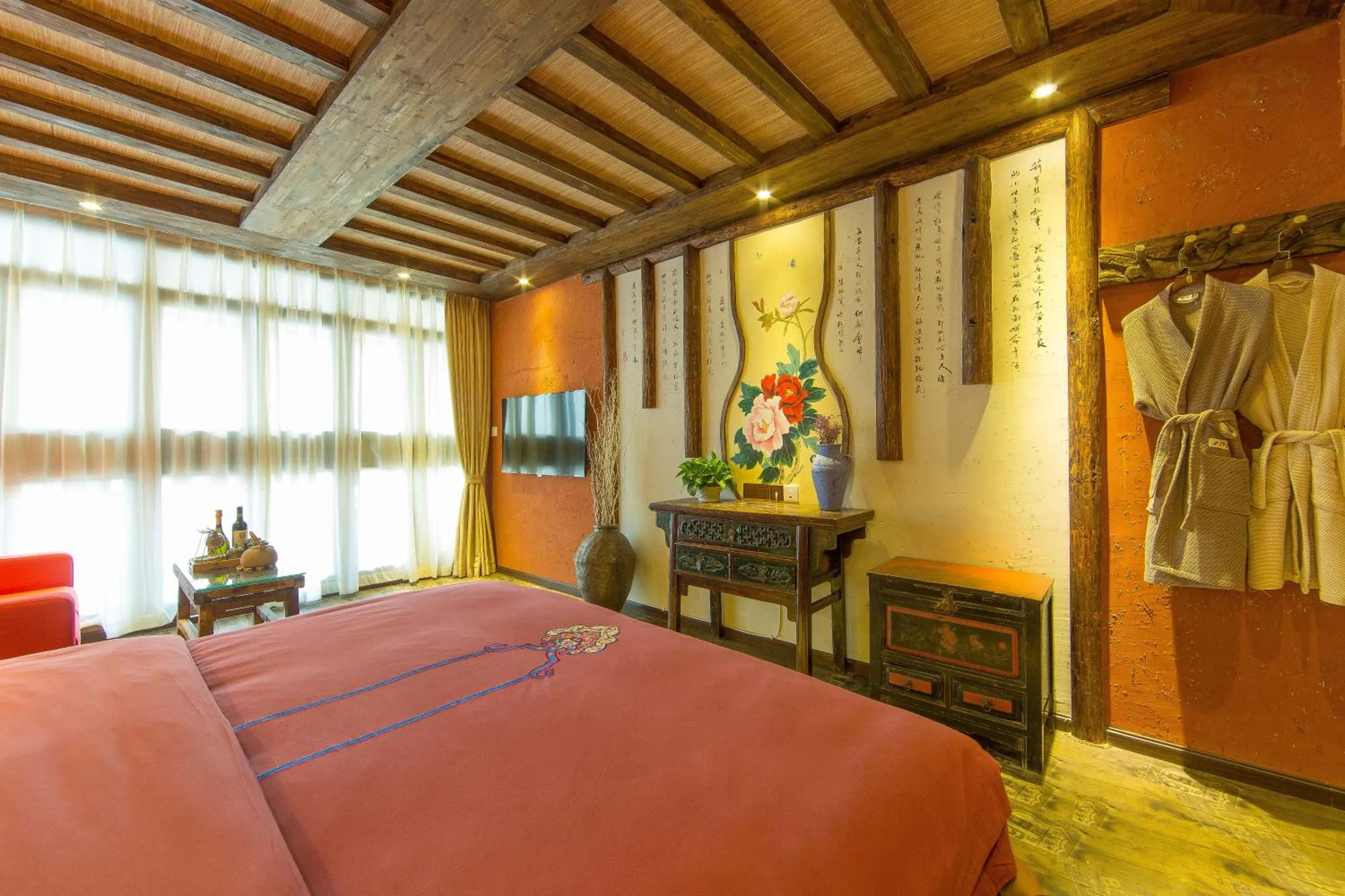 Photo of the whole room, Bed in Old Story Inn Lijiang Old Town