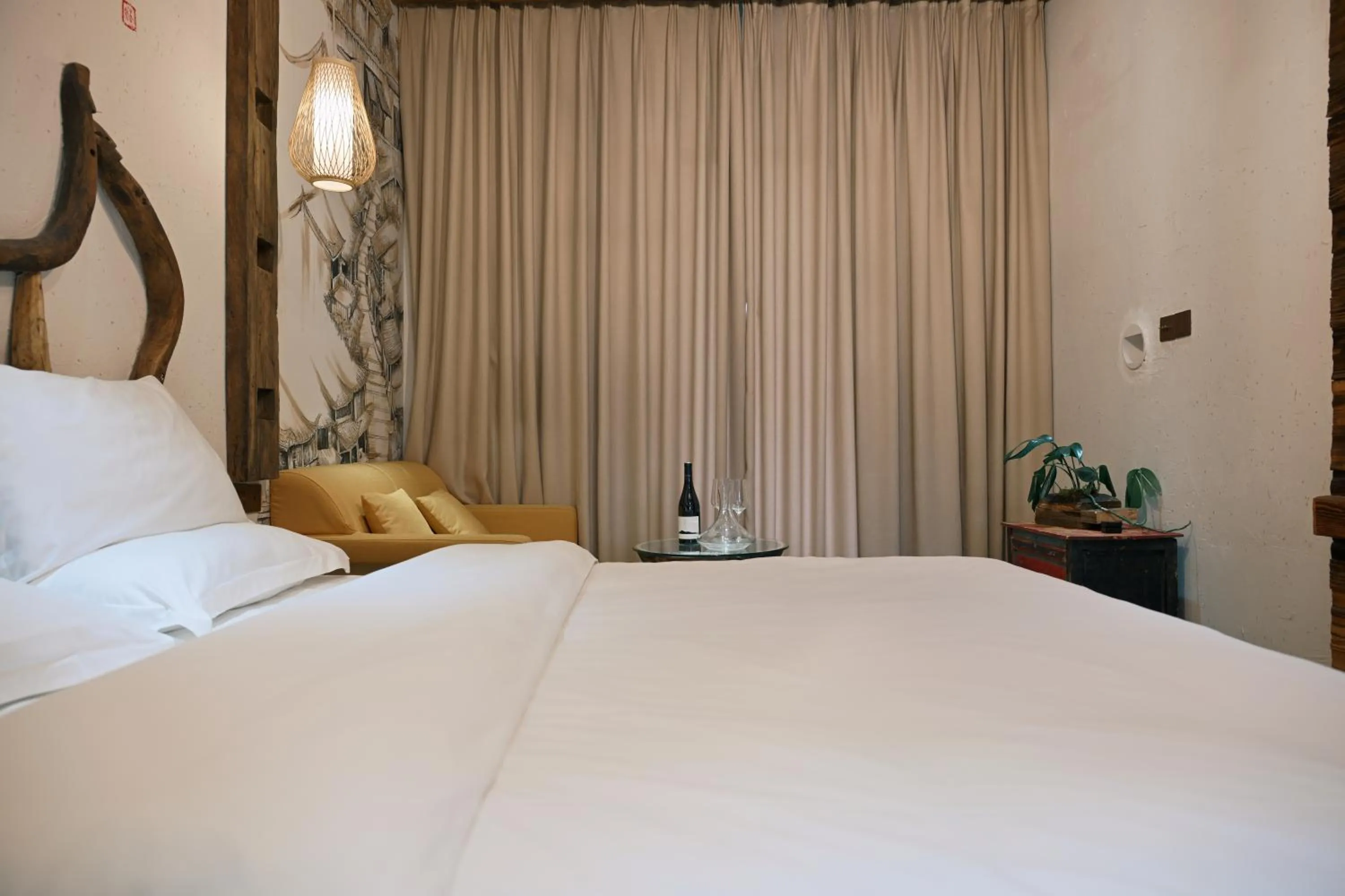 Bed in Old Story Inn Lijiang Old Town