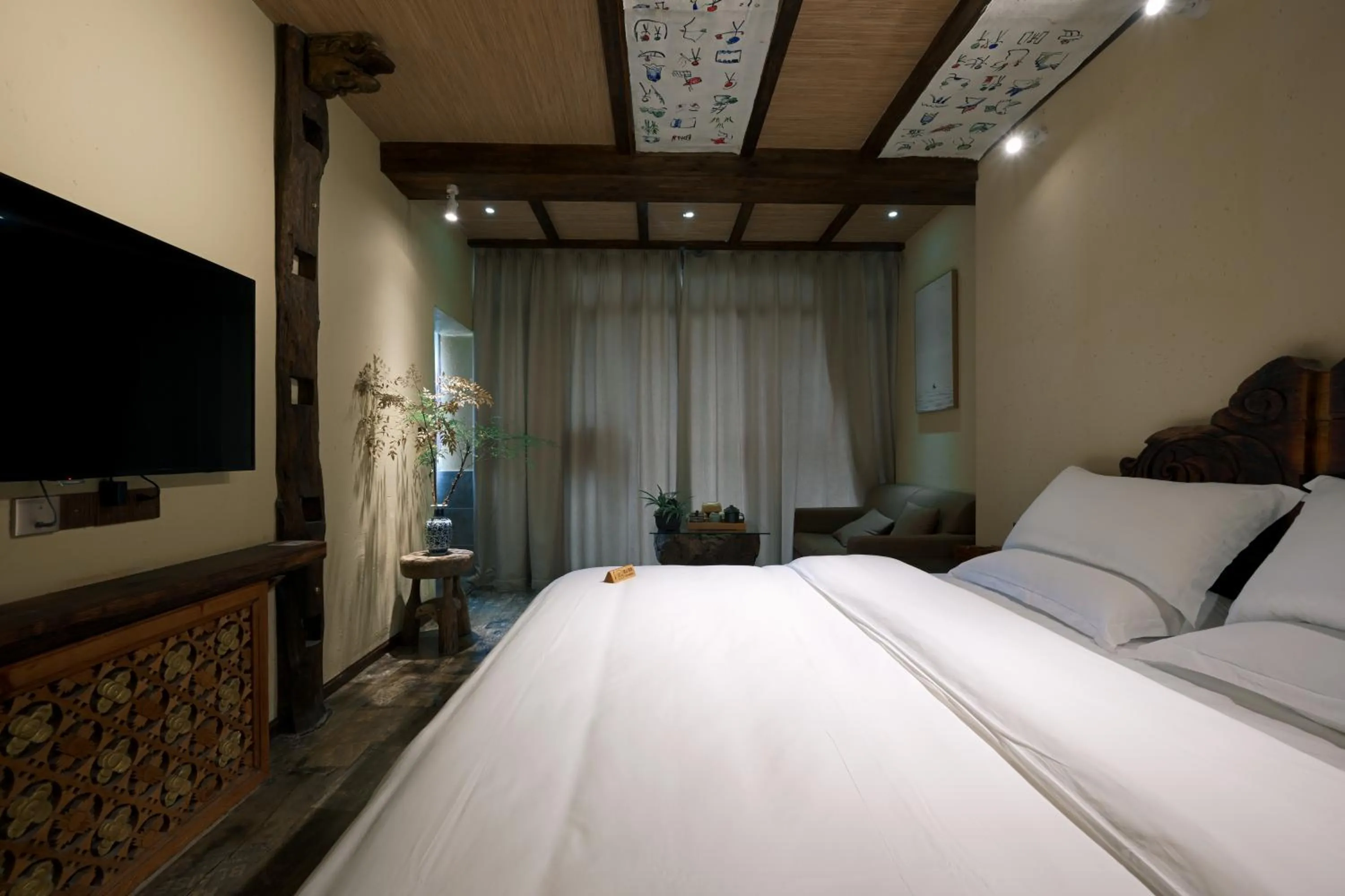 Bed in Old Story Inn Lijiang Old Town