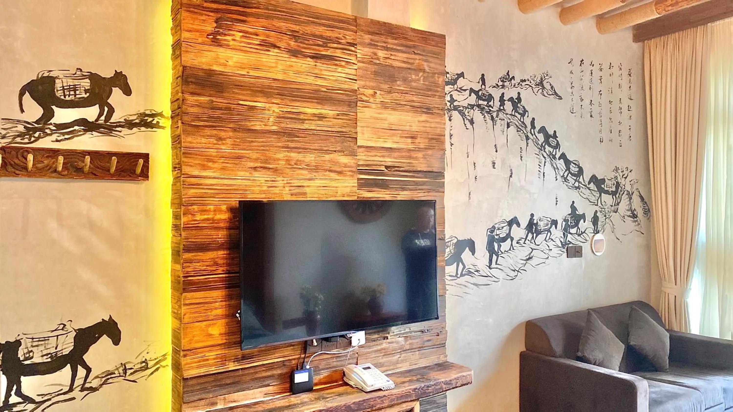 TV and multimedia in Old Story Inn Lijiang Old Town