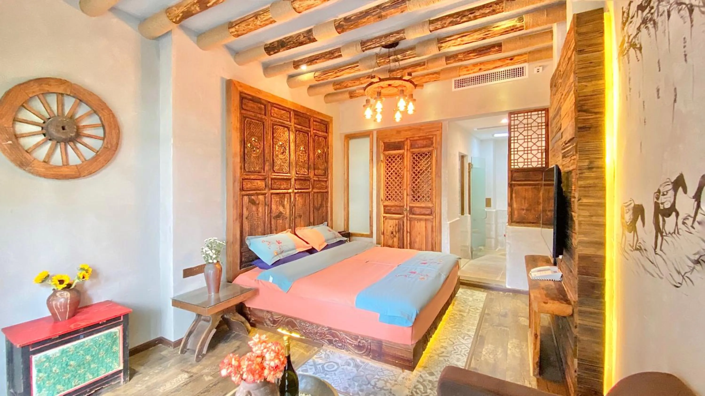 Photo of the whole room, Bed in Old Story Inn Lijiang Old Town