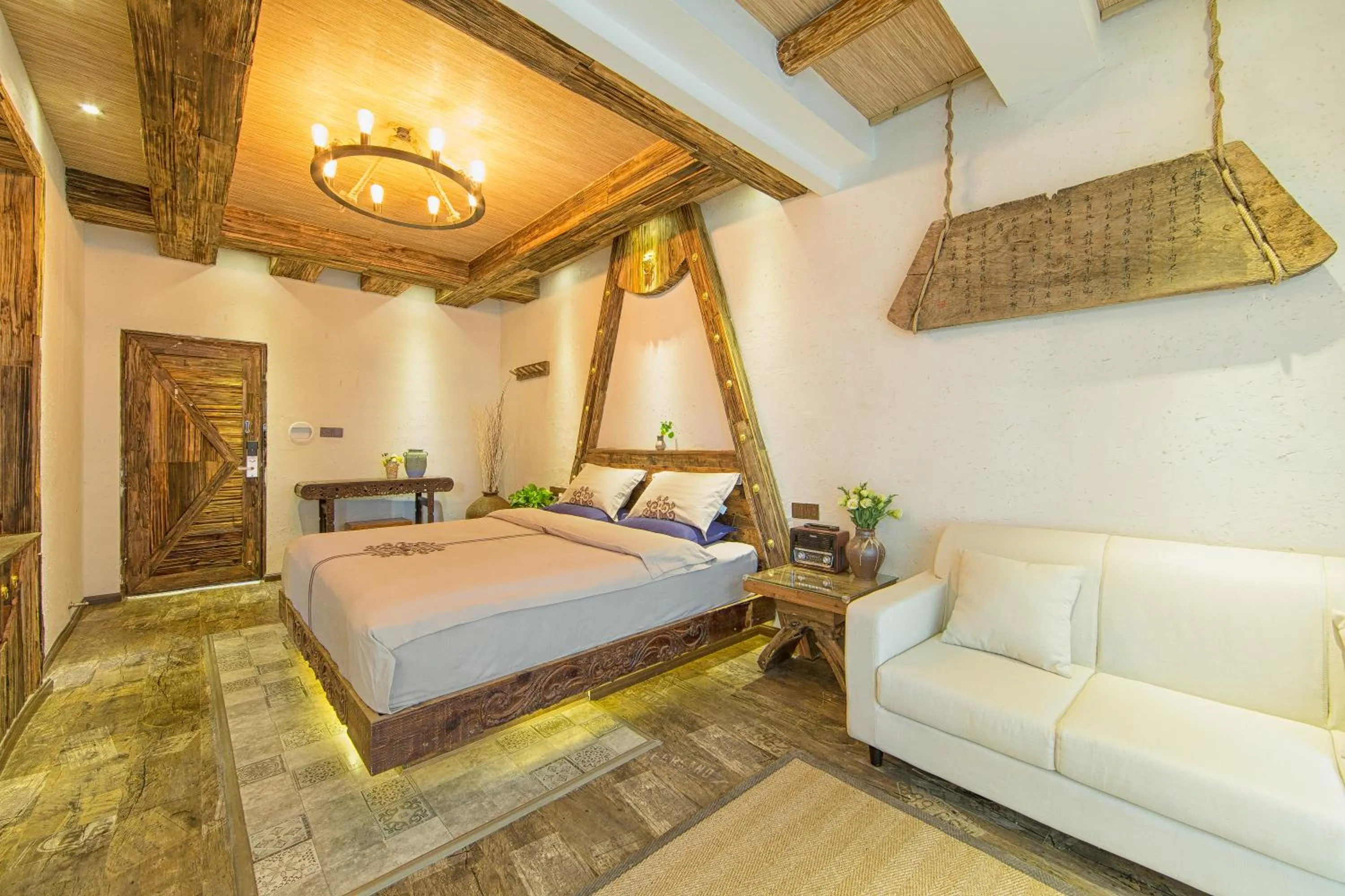 Photo of the whole room, Bed in Old Story Inn Lijiang Old Town