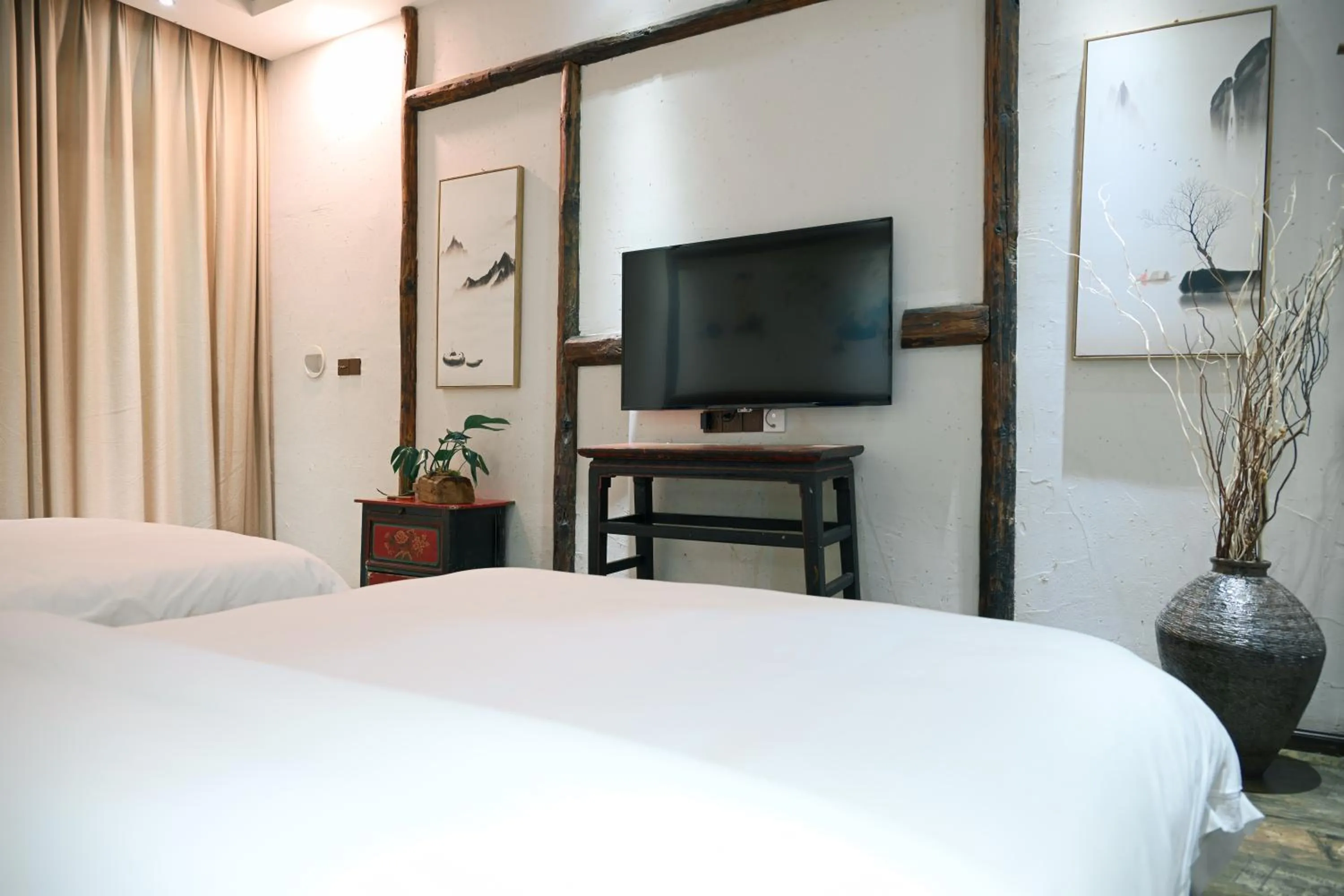 Bed in Old Story Inn Lijiang Old Town