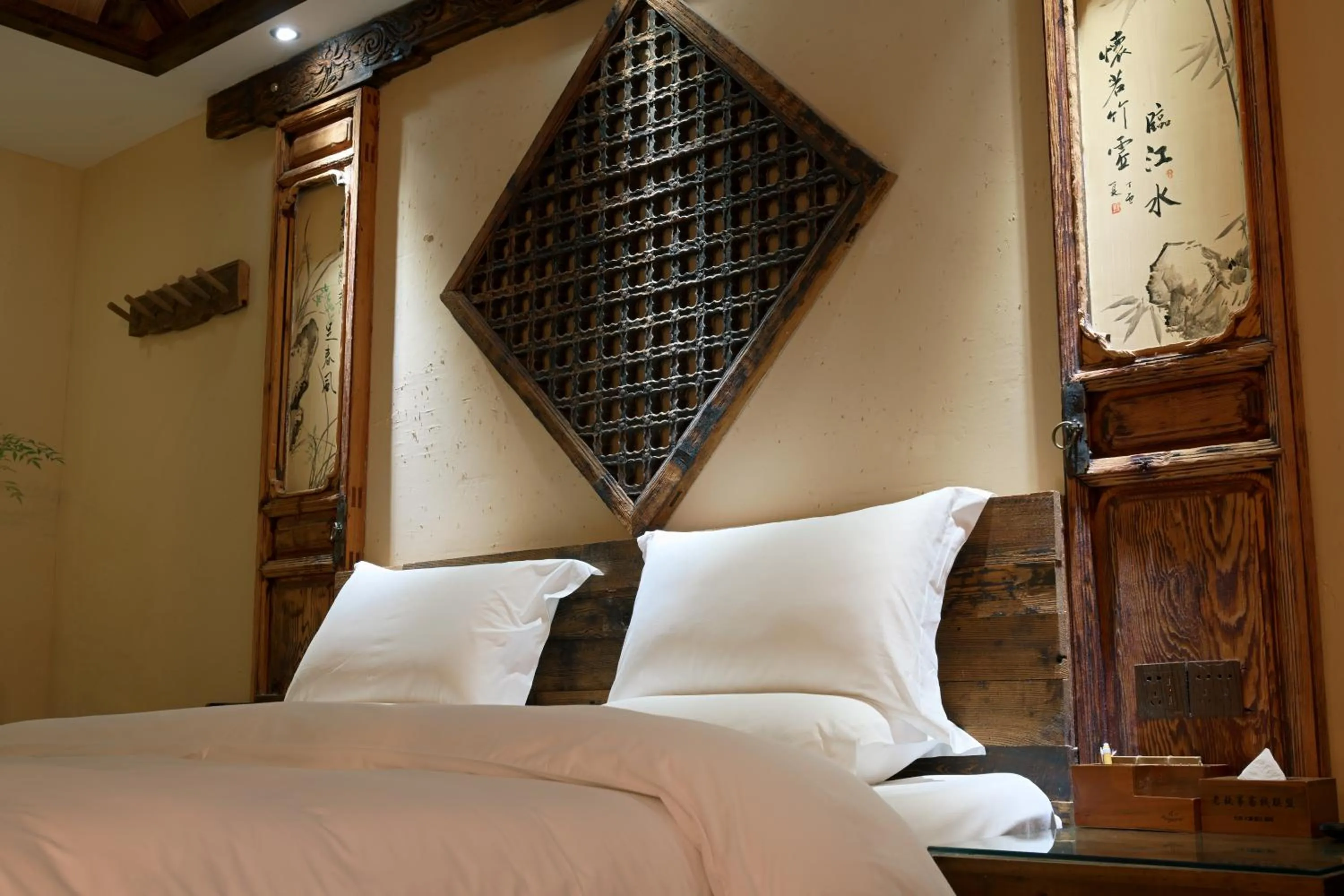 Bed in Old Story Inn Lijiang Old Town