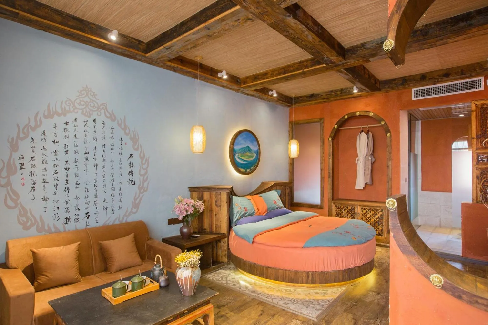 room service, Bed in Old Story Inn Lijiang Old Town