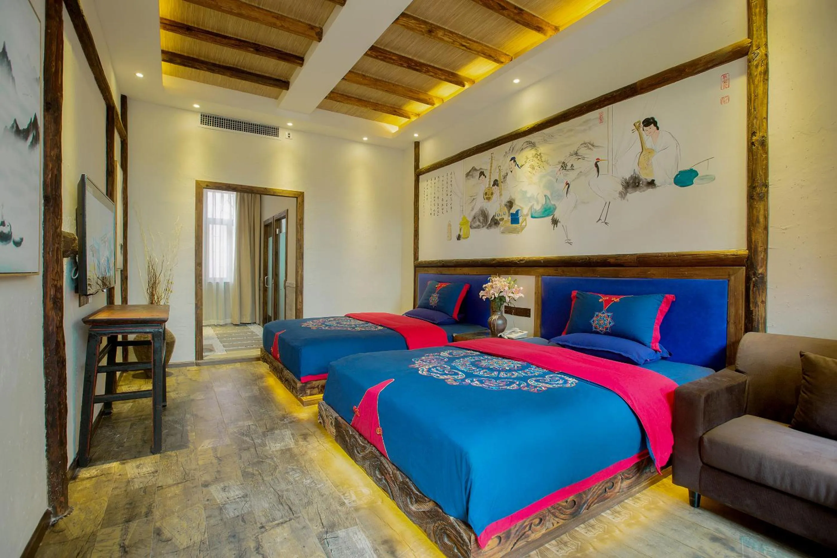 Photo of the whole room, Bed in Old Story Inn Lijiang Old Town