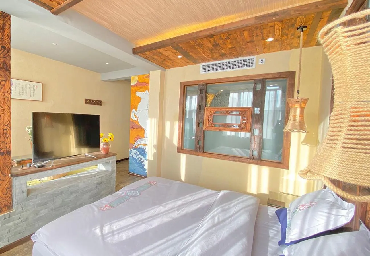 Bed in Old Story Inn Lijiang Old Town