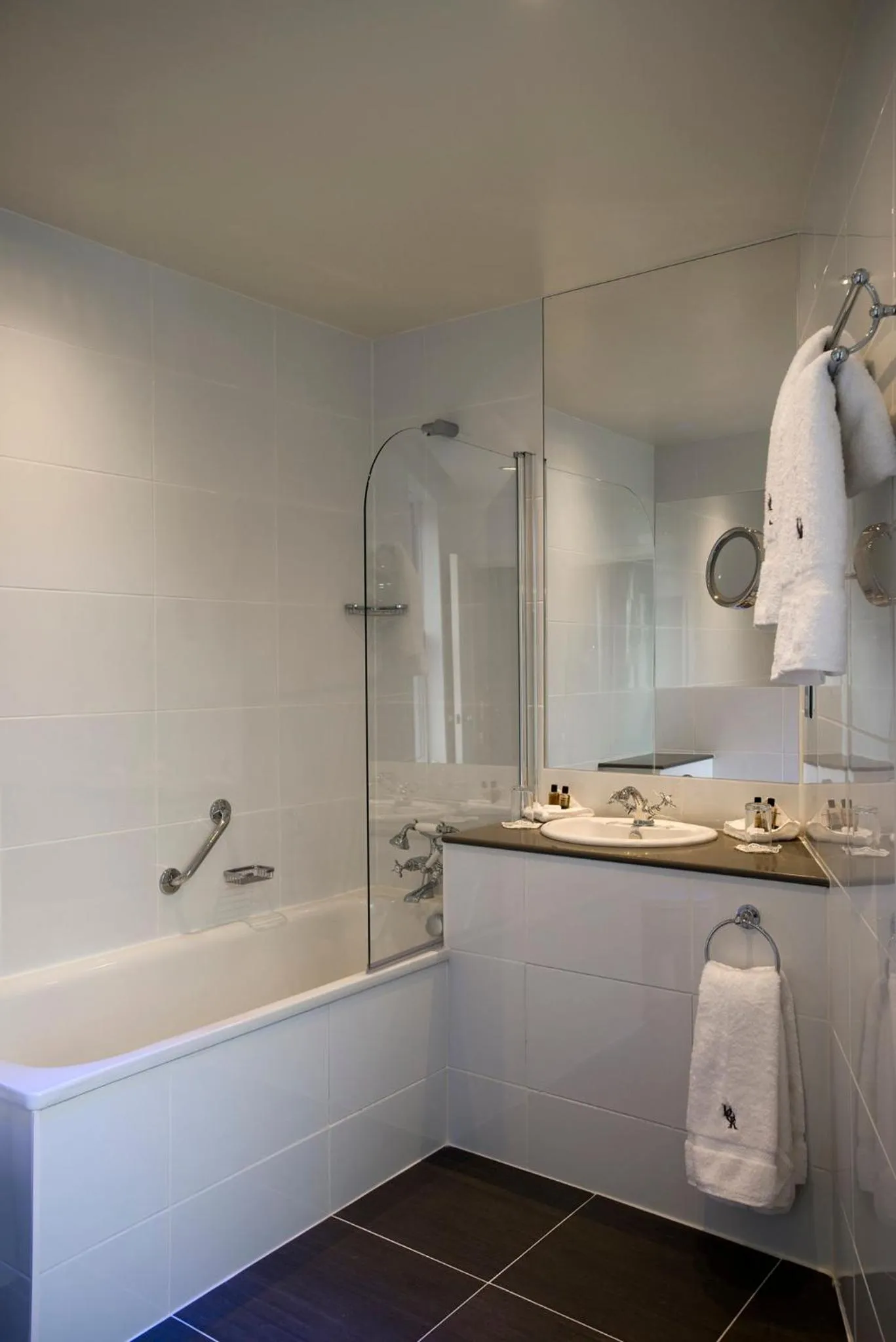 Photo of the whole room in Duke Of Richmond Hotel