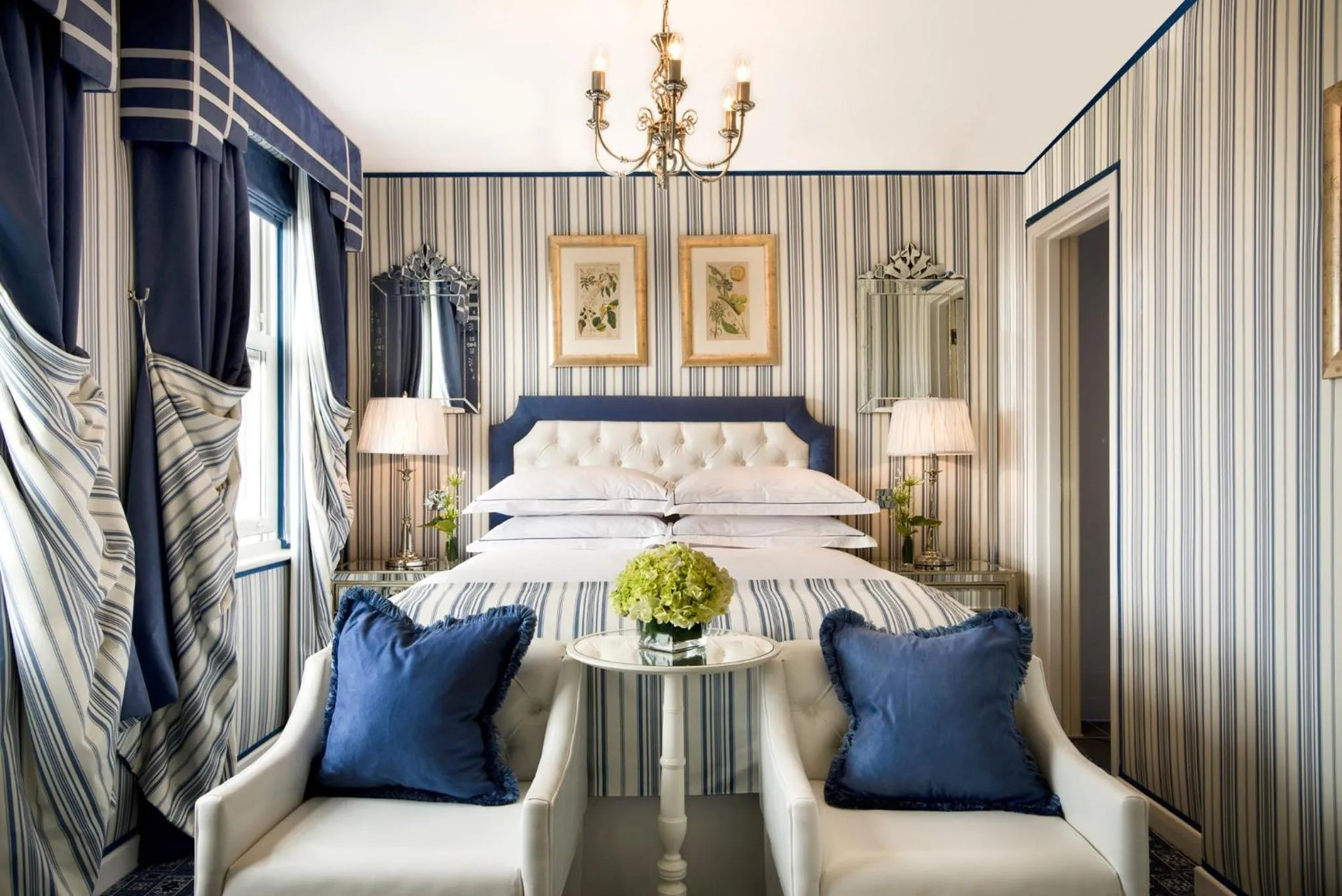 Photo of the whole room, Bed in Duke Of Richmond Hotel