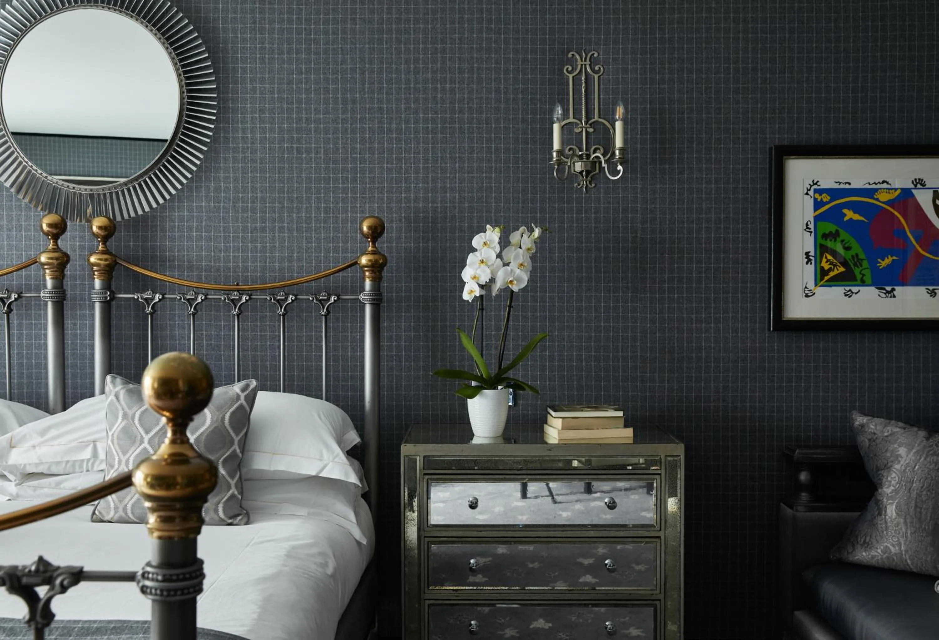 Photo of the whole room, Bed in Duke Of Richmond Hotel