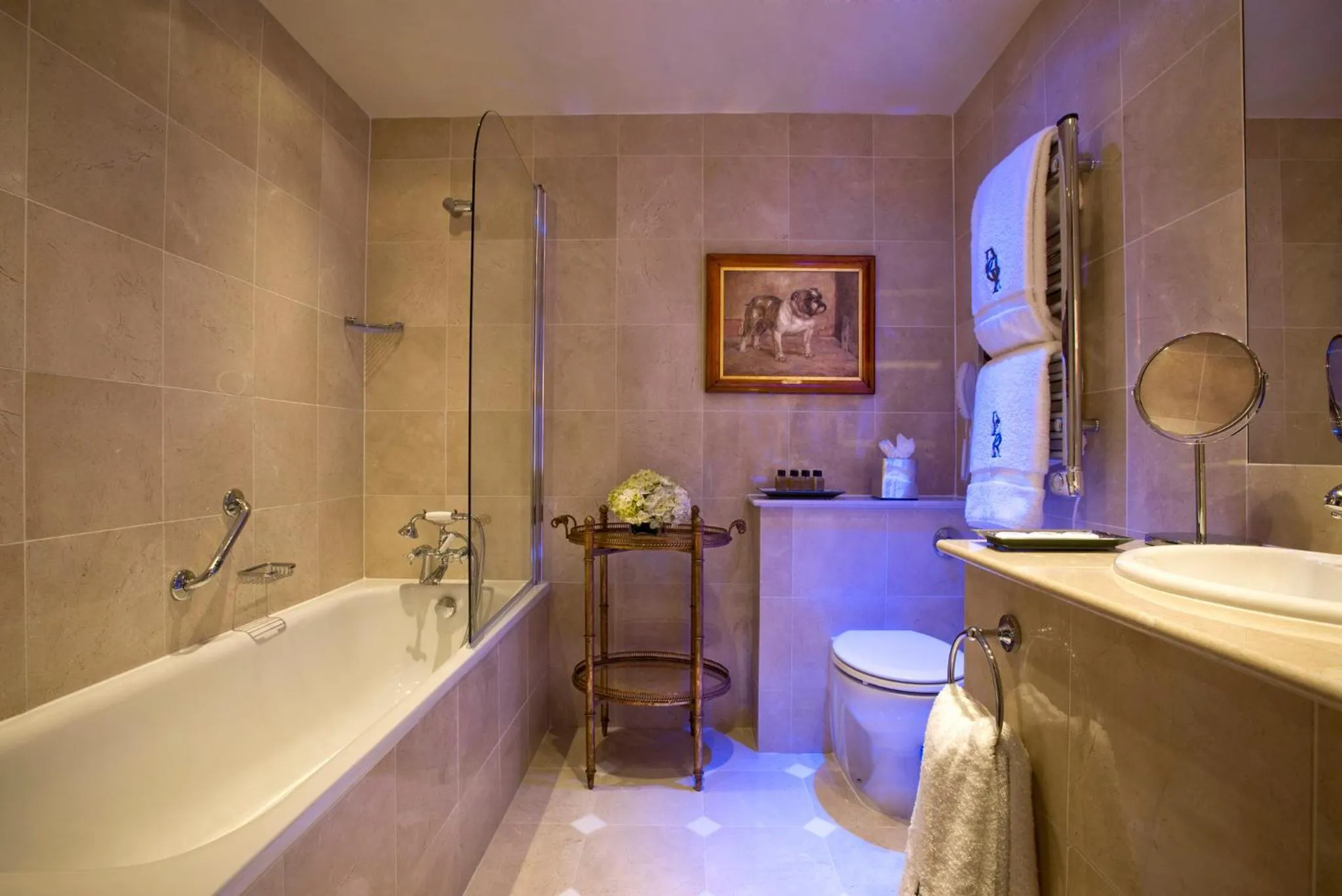 Photo of the whole room in Duke Of Richmond Hotel