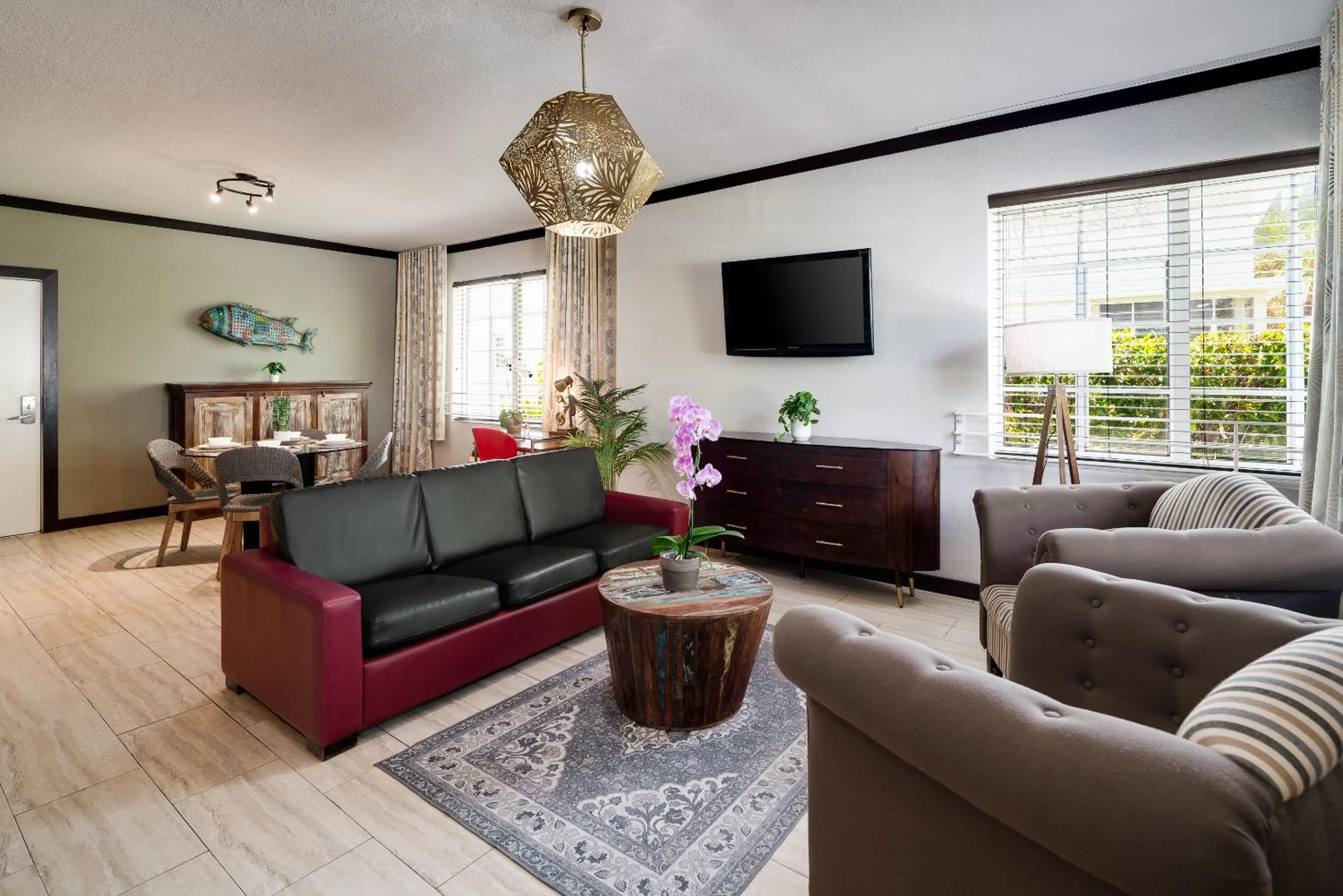 TV and multimedia in Tradewinds Apartment Hotel Miami Beach