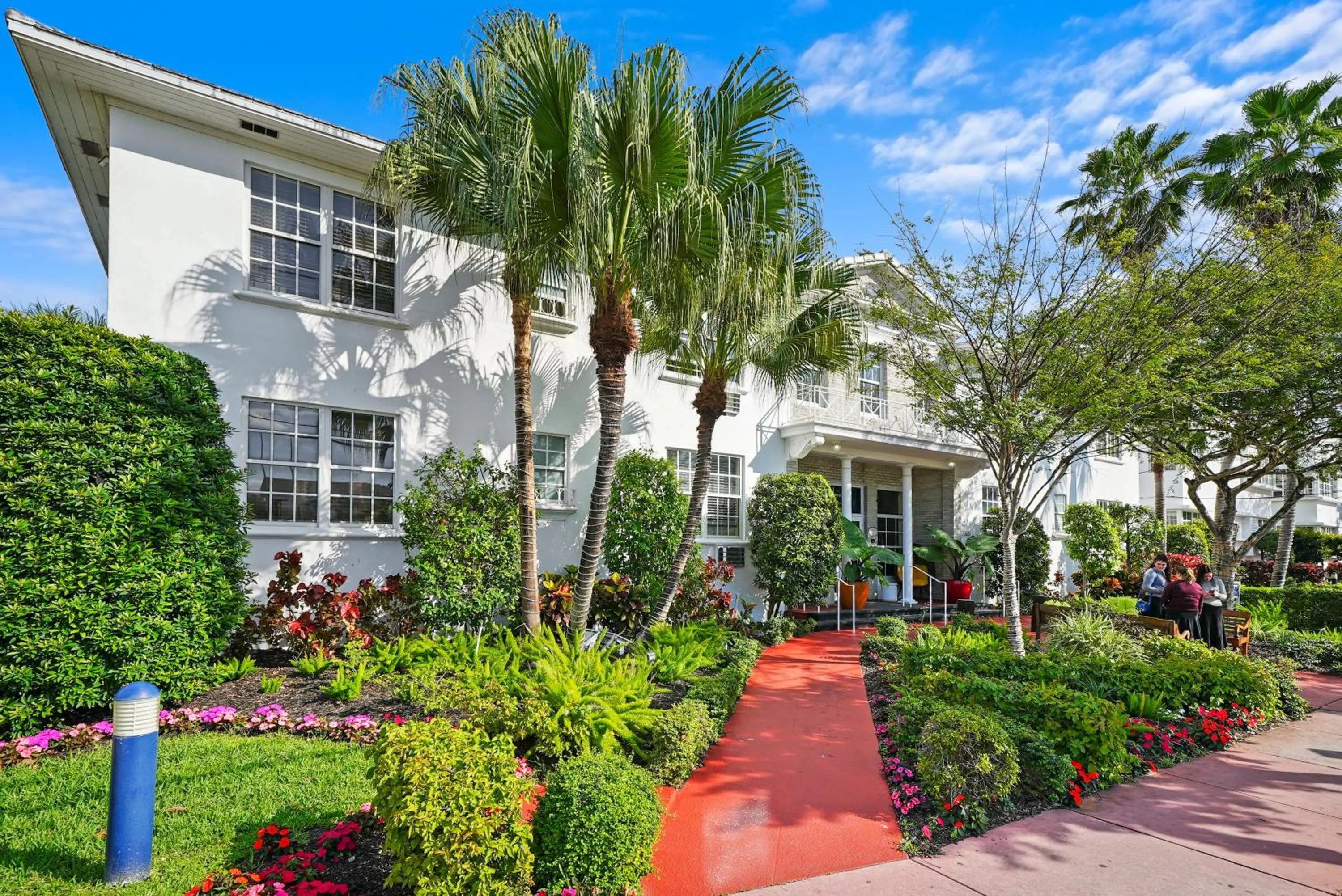 Property building in Tradewinds Apartment Hotel Miami Beach