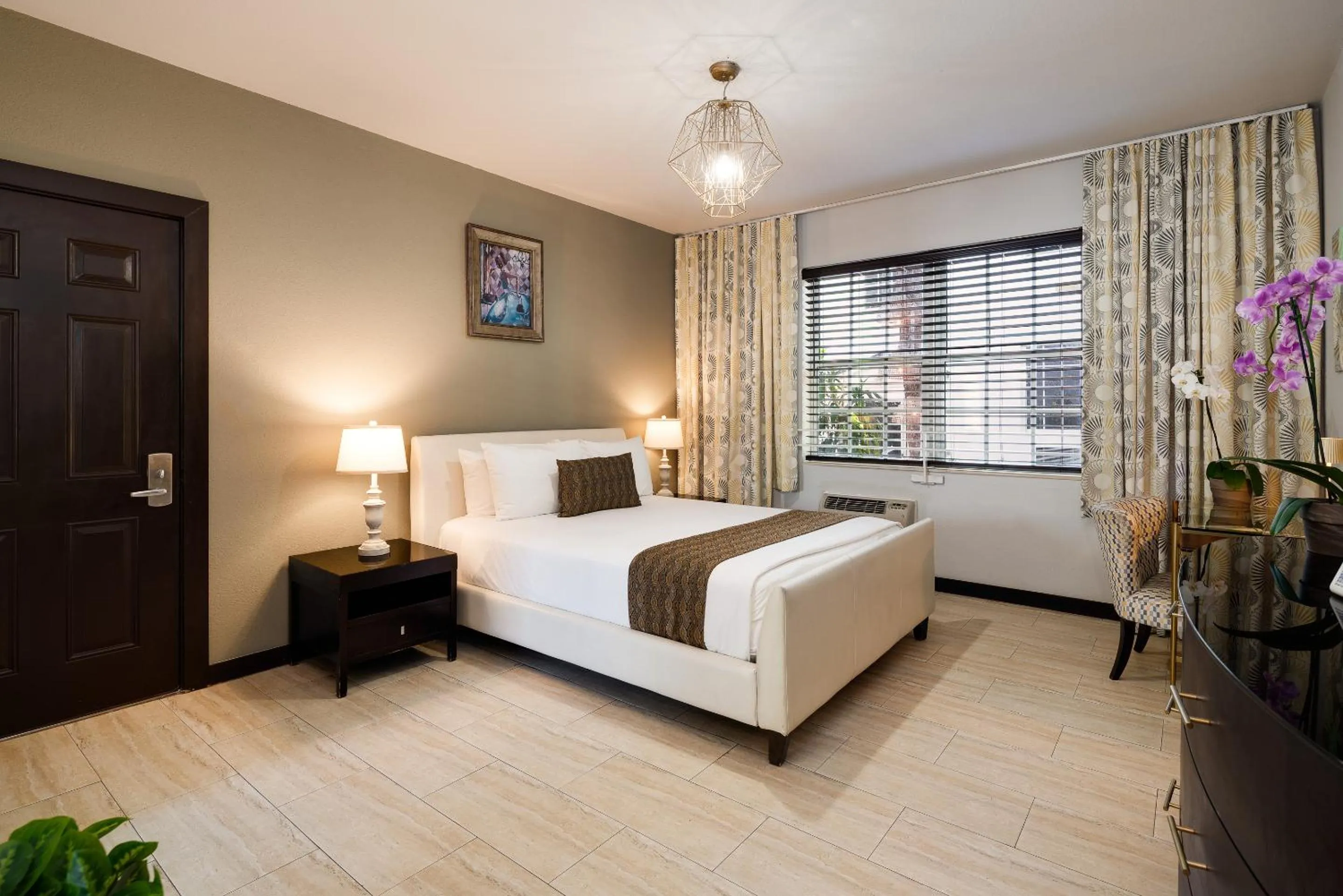 Bed in Tradewinds Apartment Hotel Miami Beach