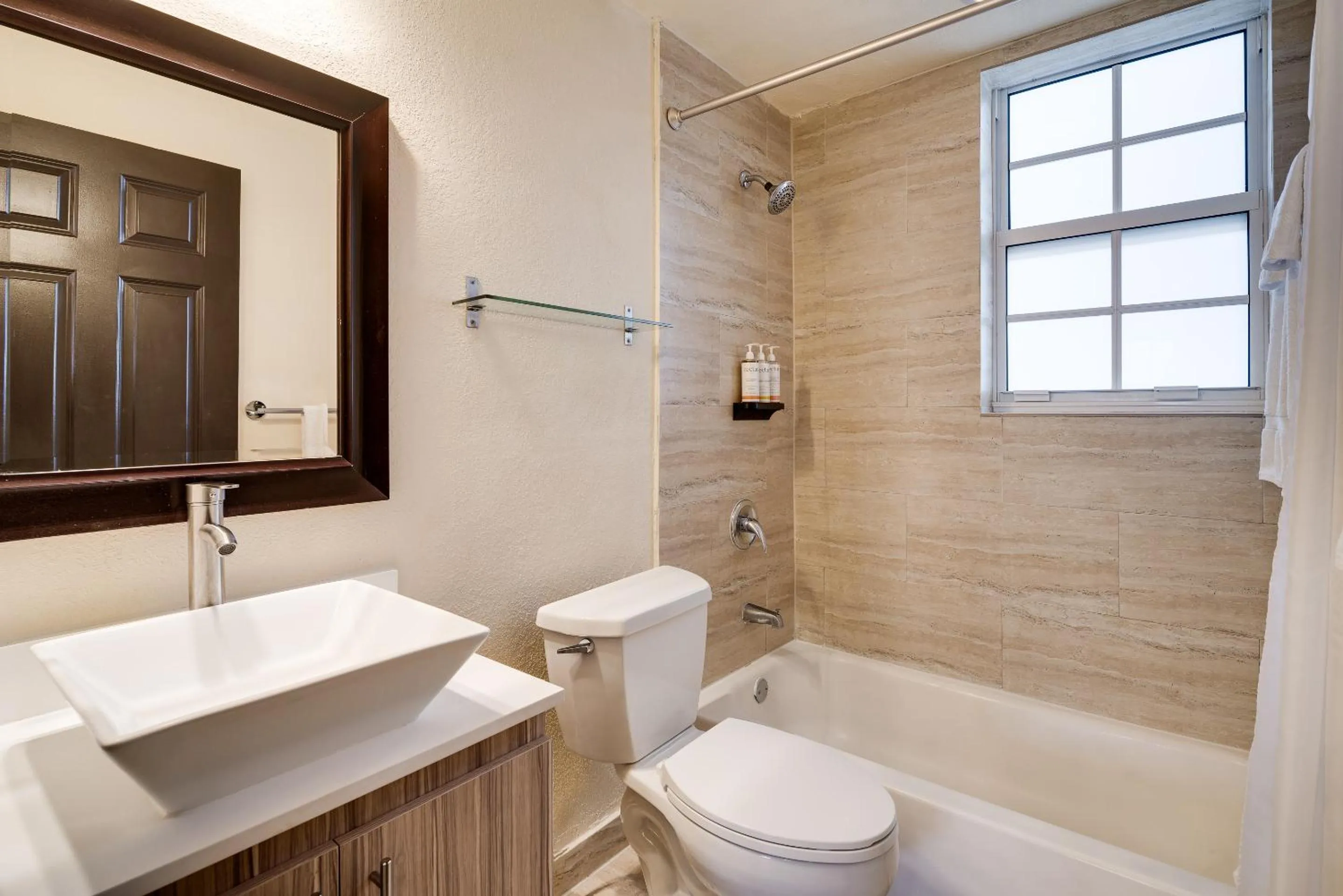 Shower in Tradewinds Apartment Hotel Miami Beach