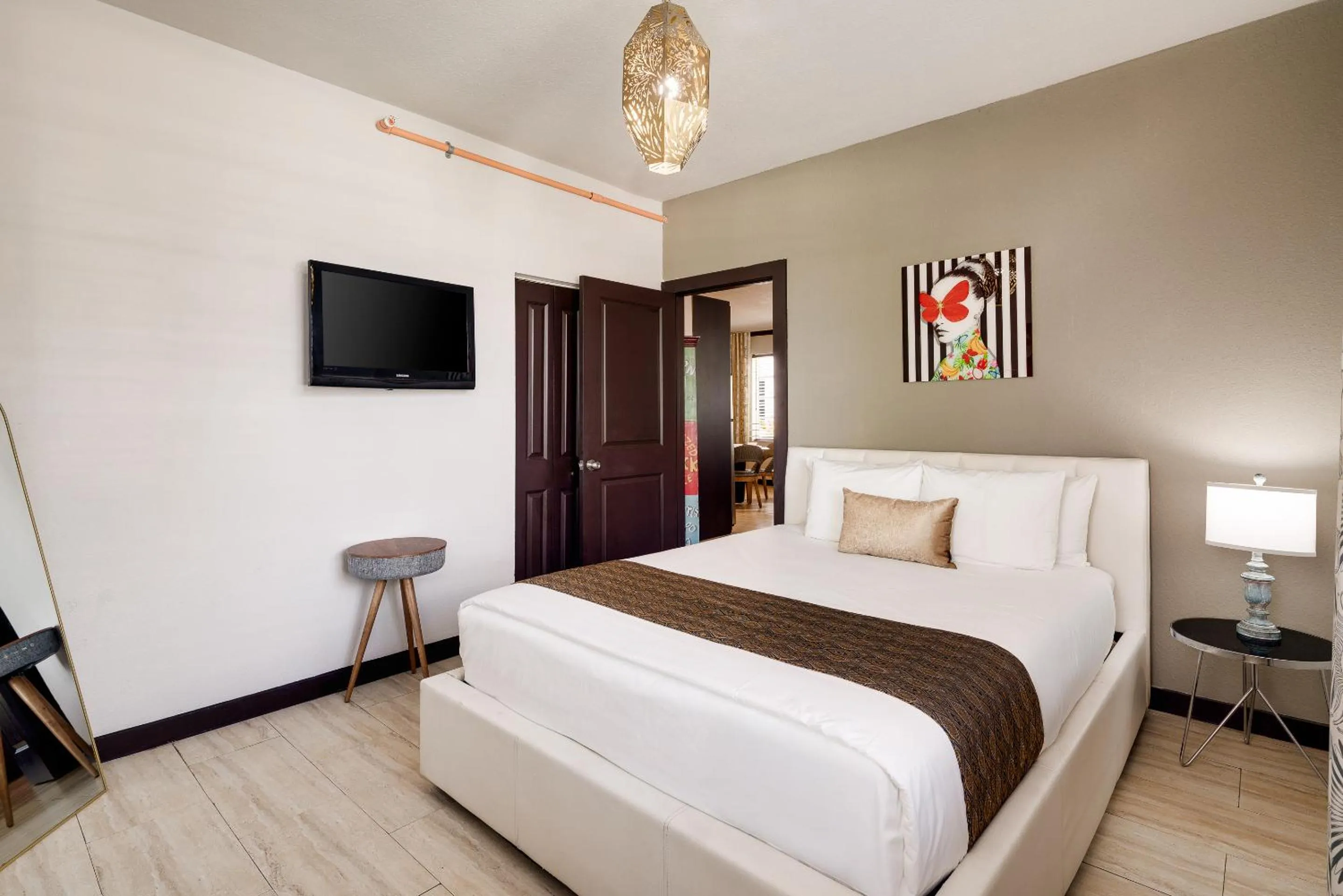 Bed in Tradewinds Apartment Hotel Miami Beach