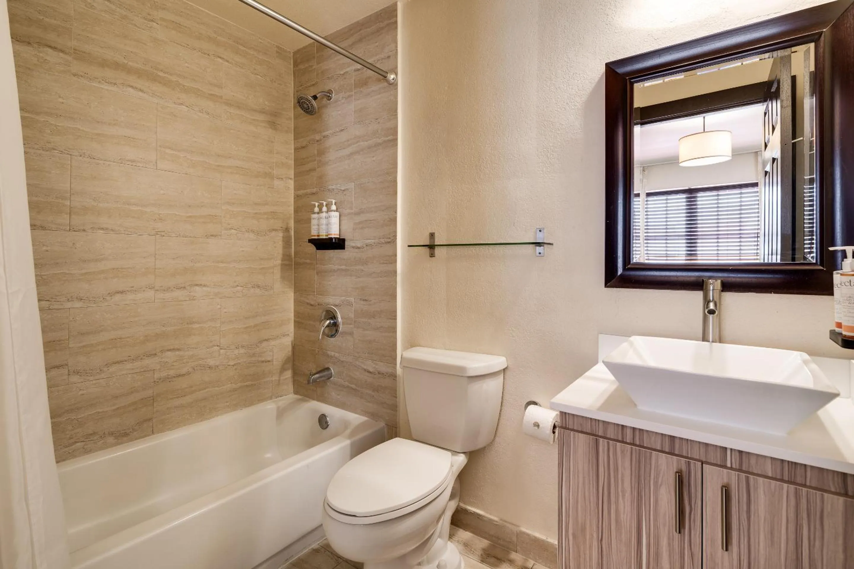 Shower in Tradewinds Apartment Hotel Miami Beach