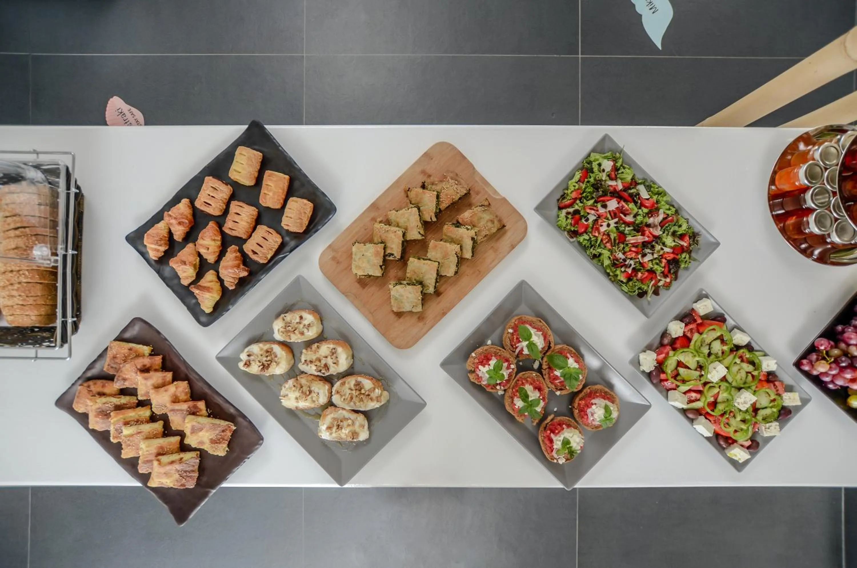 Breakfast in Lianos Village