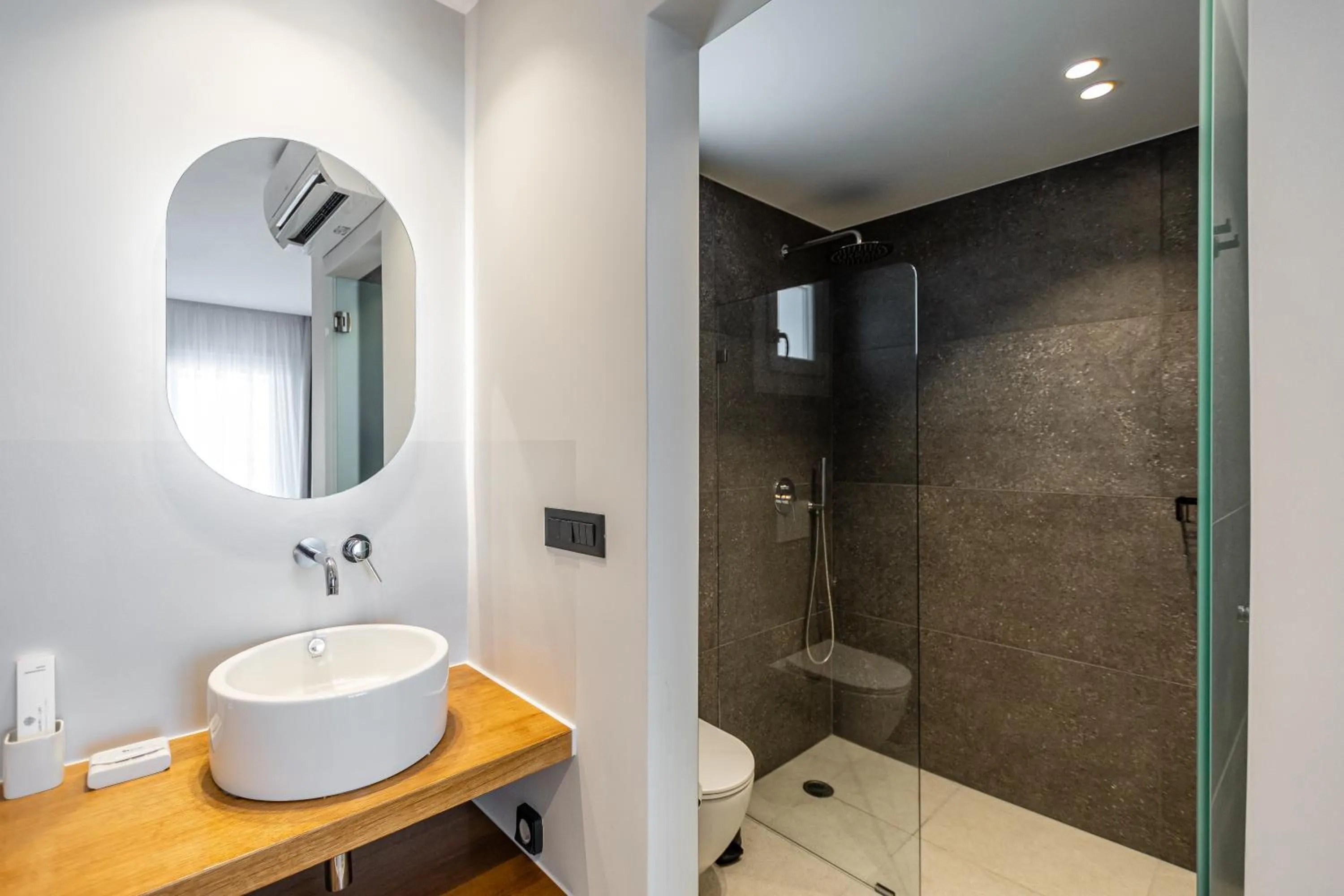 Bathroom in Lianos Village