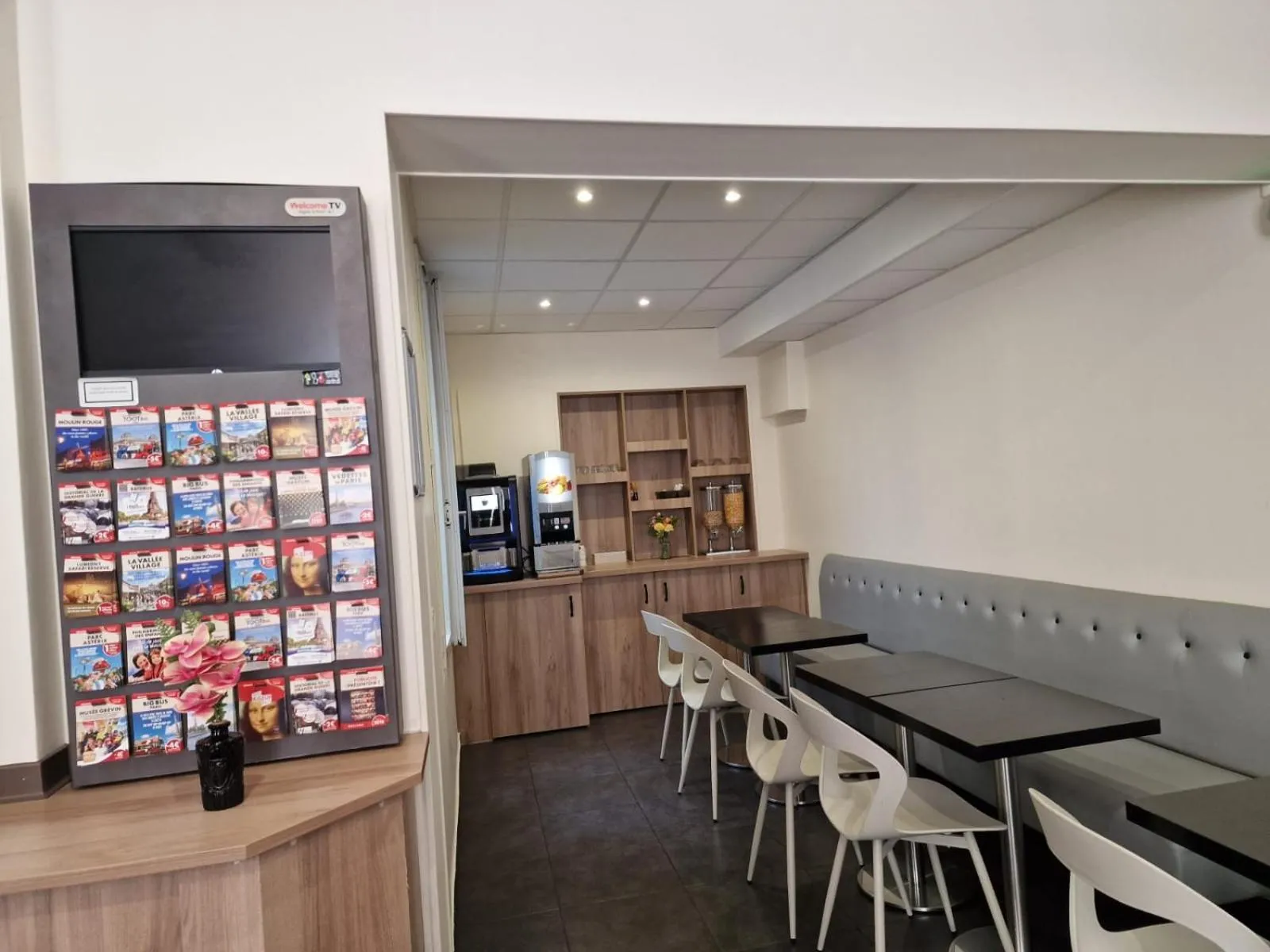 Lobby or reception in Hôtel D'Anjou